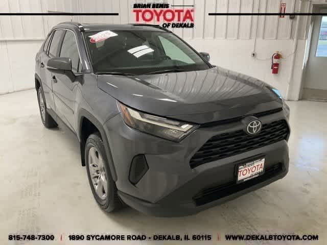 2025 Toyota RAV4 XLE's photo