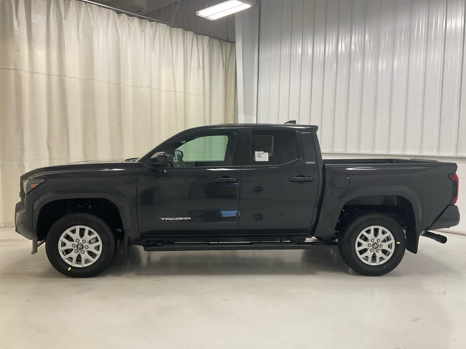 View vehicle photo 4