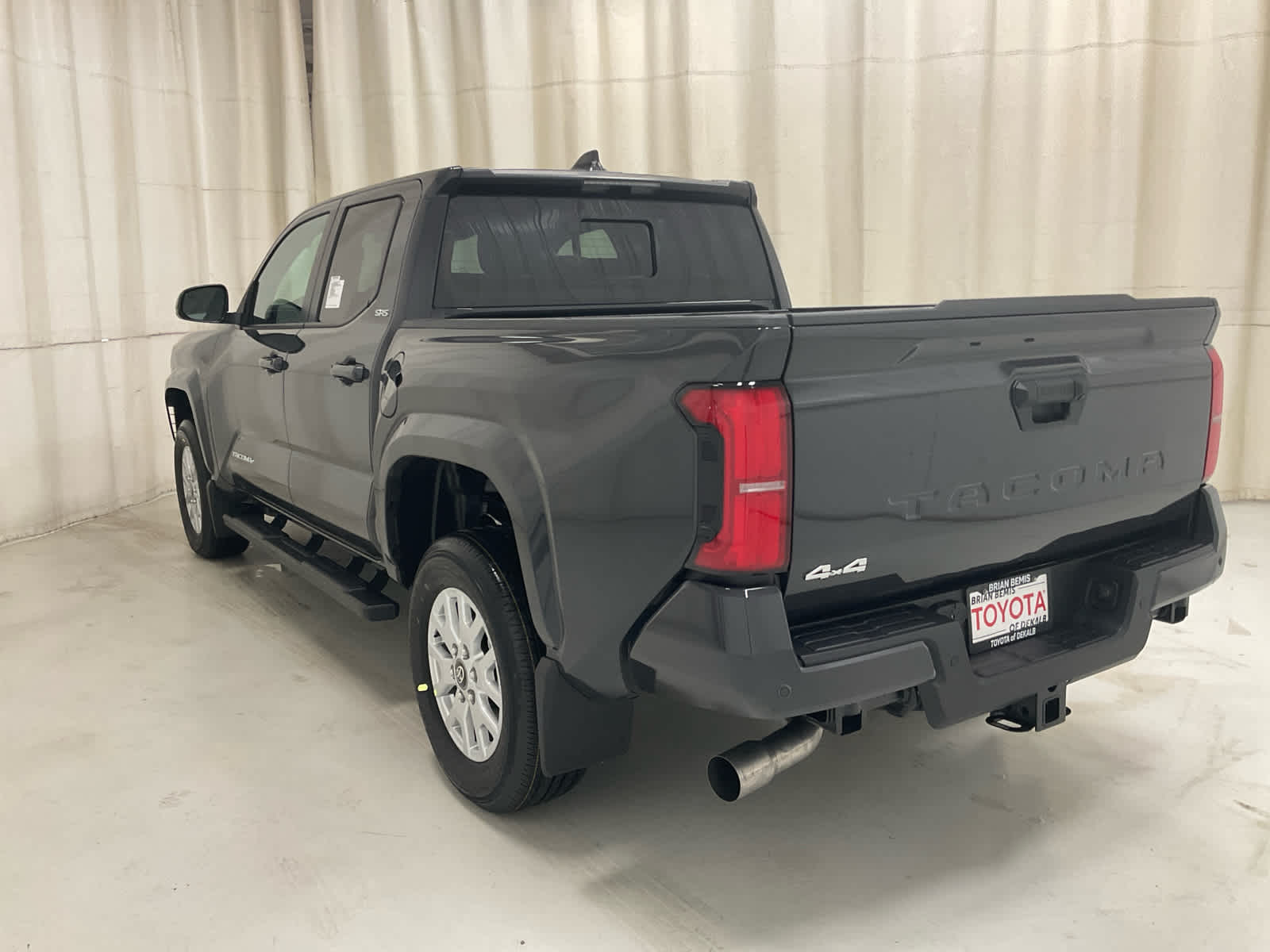 View vehicle photo 5