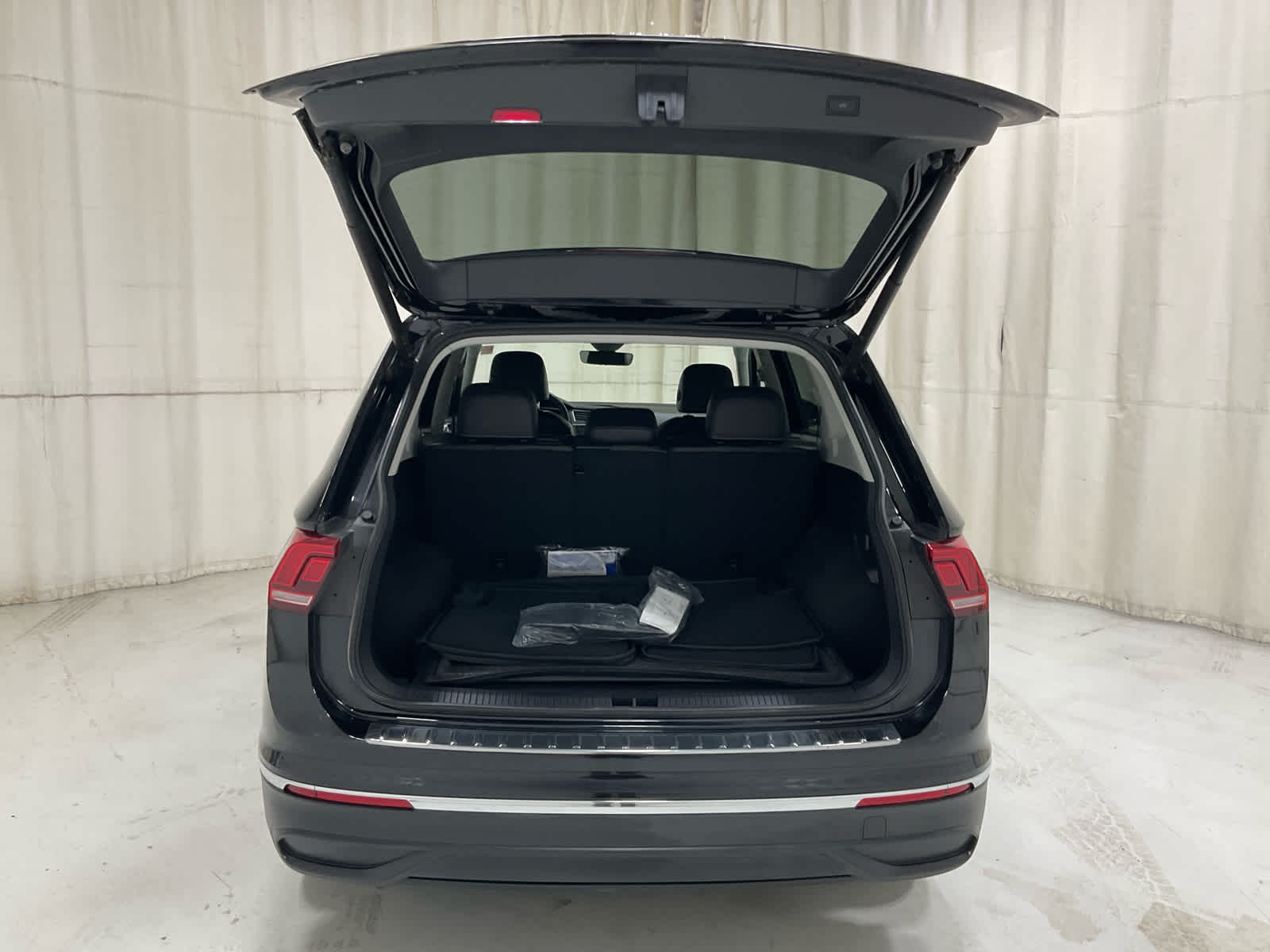 Used 2024 Volkswagen Tiguan SUV