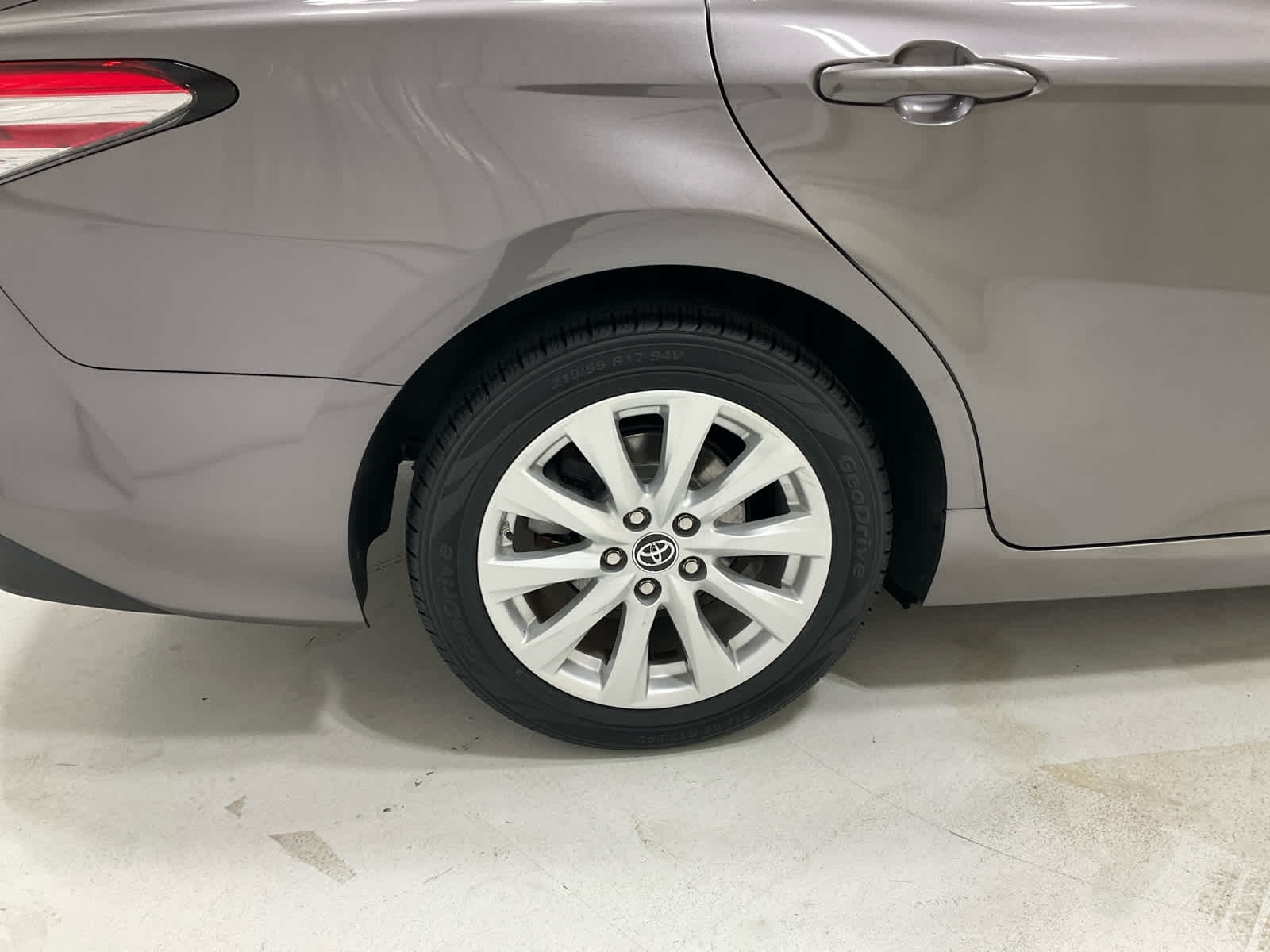 2018 Toyota Camry LE - Photo 29