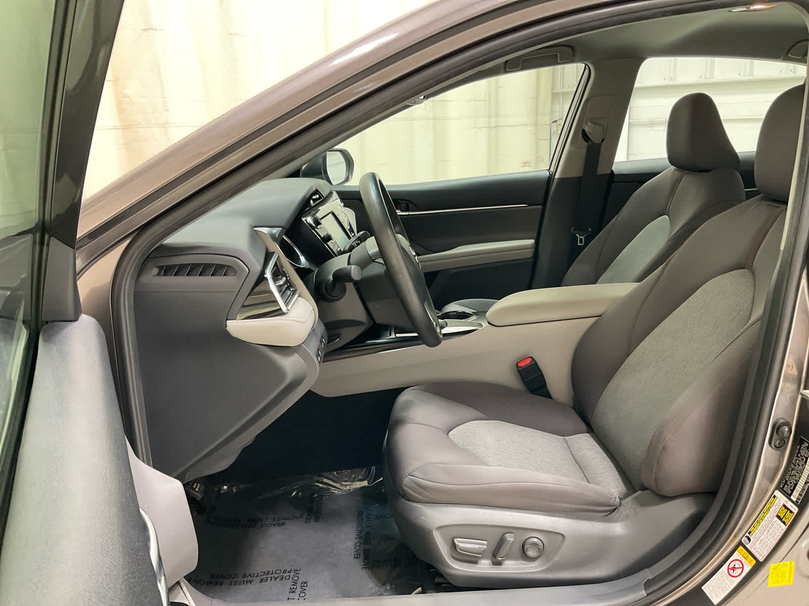 2018 Toyota Camry LE - Photo 11