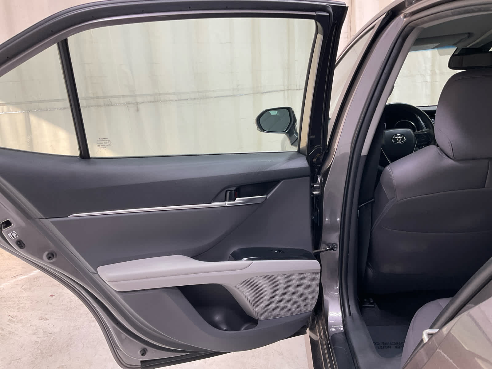 2018 Toyota Camry LE - Photo 20