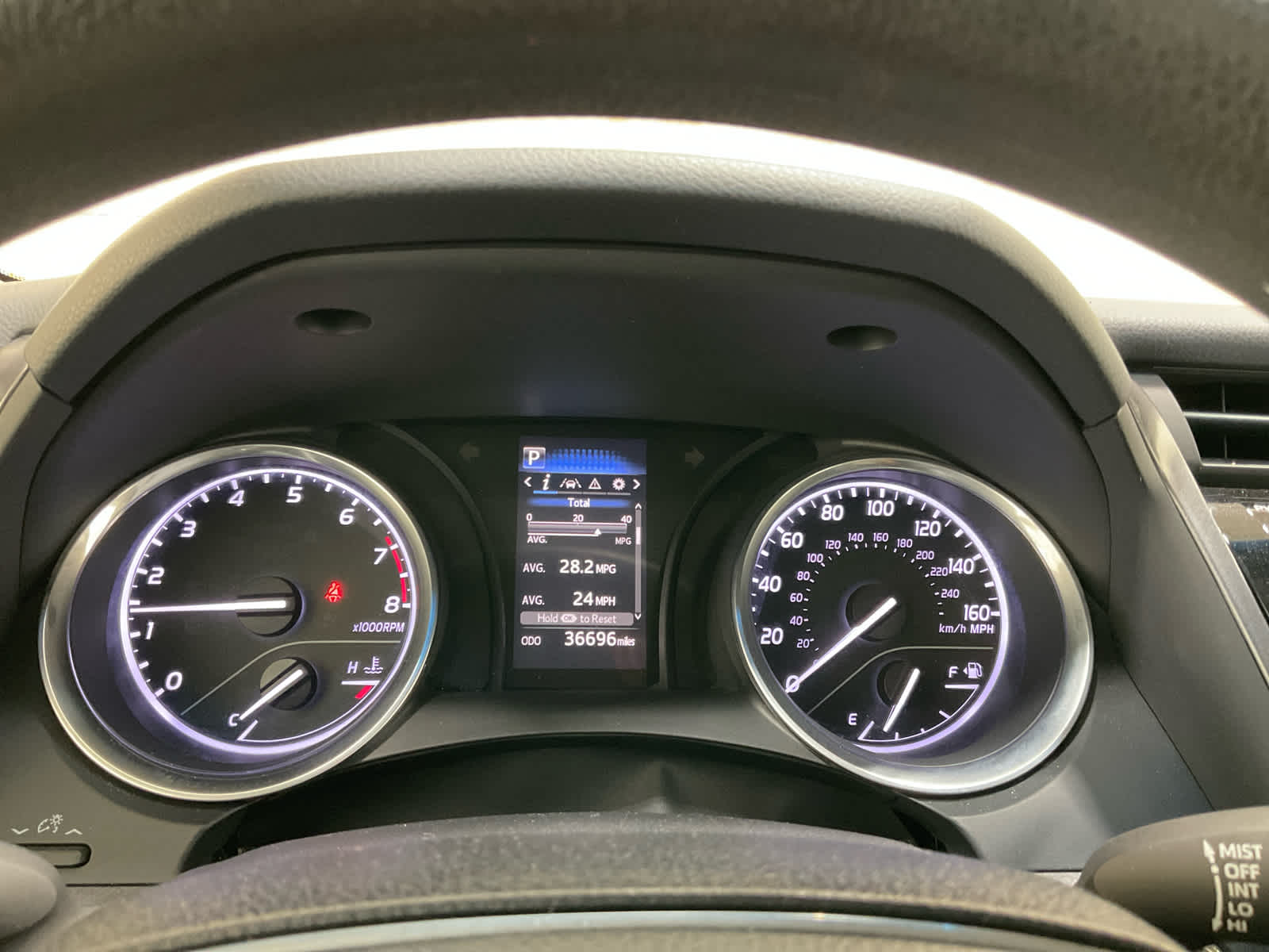 2018 Toyota Camry LE - Photo 17
