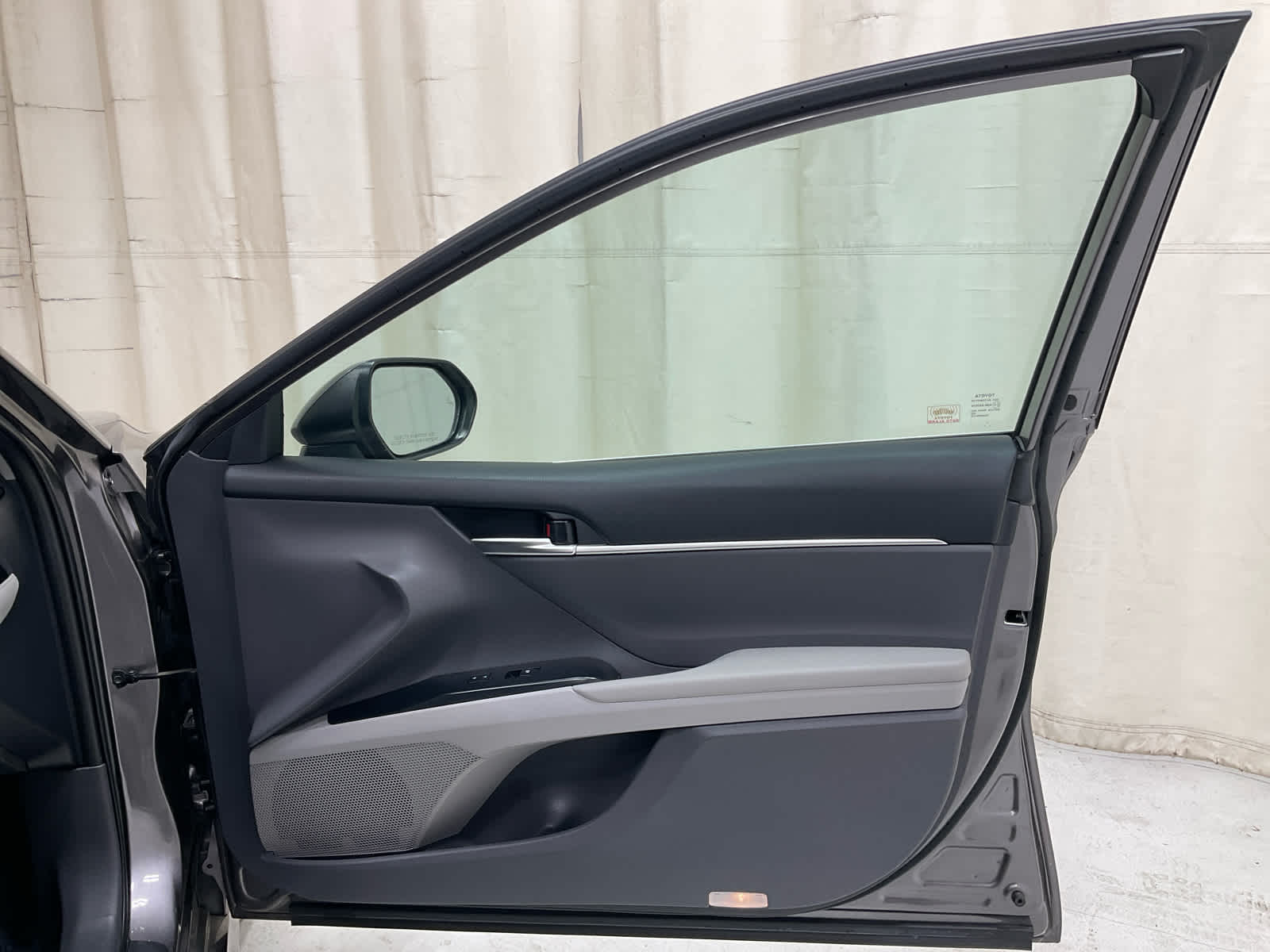 2018 Toyota Camry LE - Photo 12