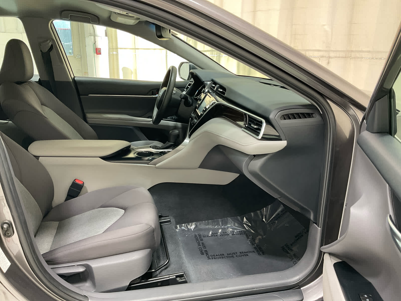 2018 Toyota Camry LE - Photo 13