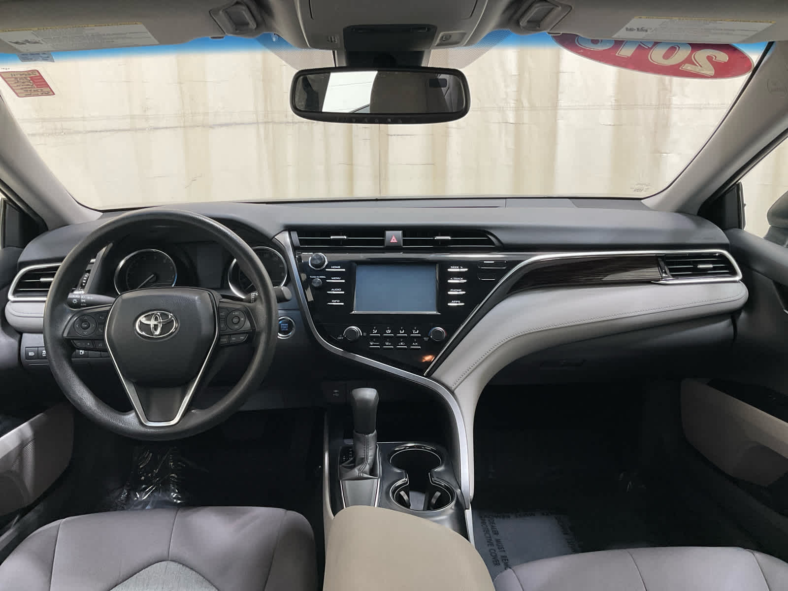 2018 Toyota Camry LE - Photo 25