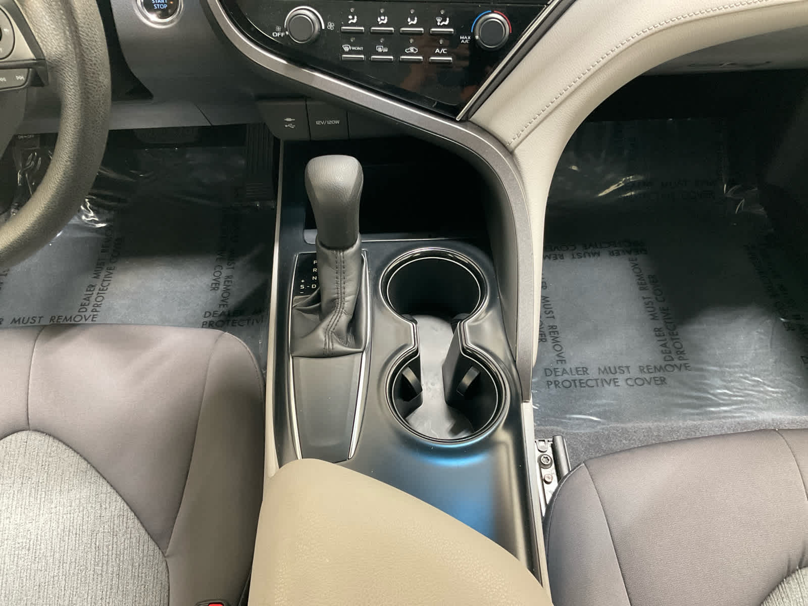 2018 Toyota Camry LE - Photo 19