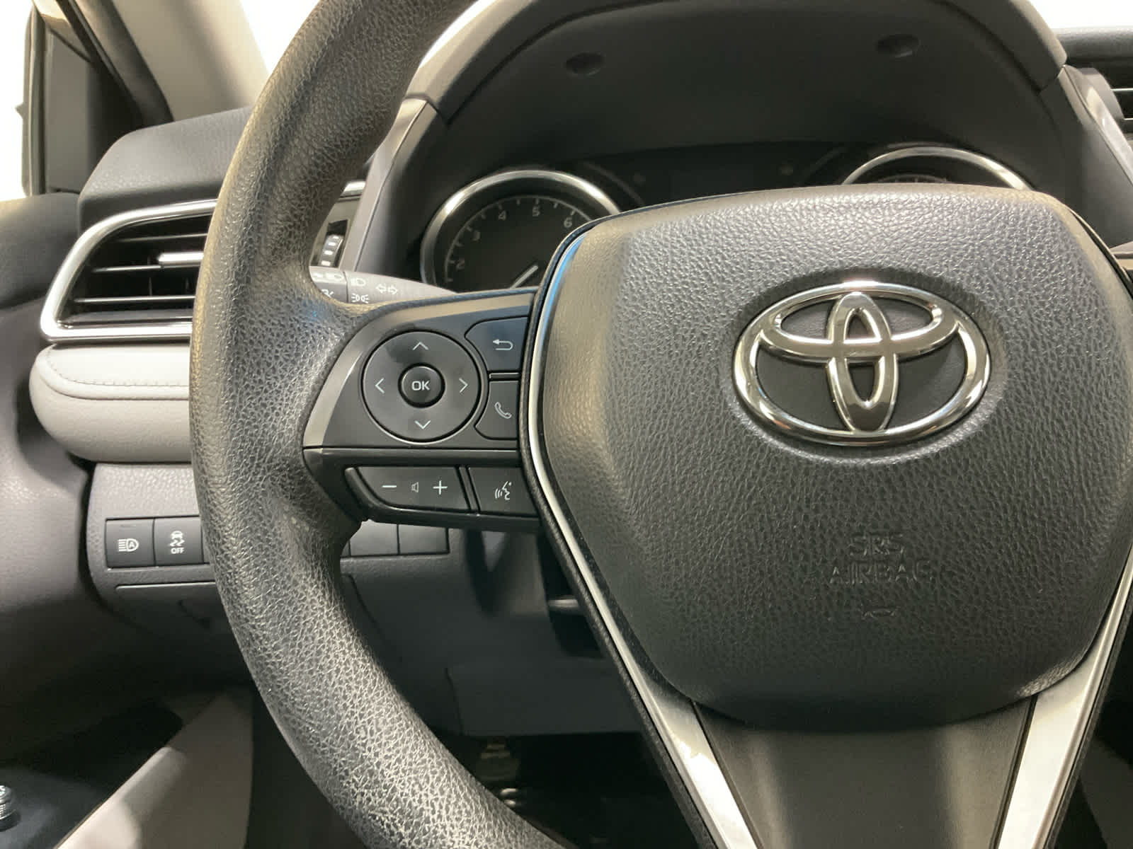 2018 Toyota Camry LE - Photo 15