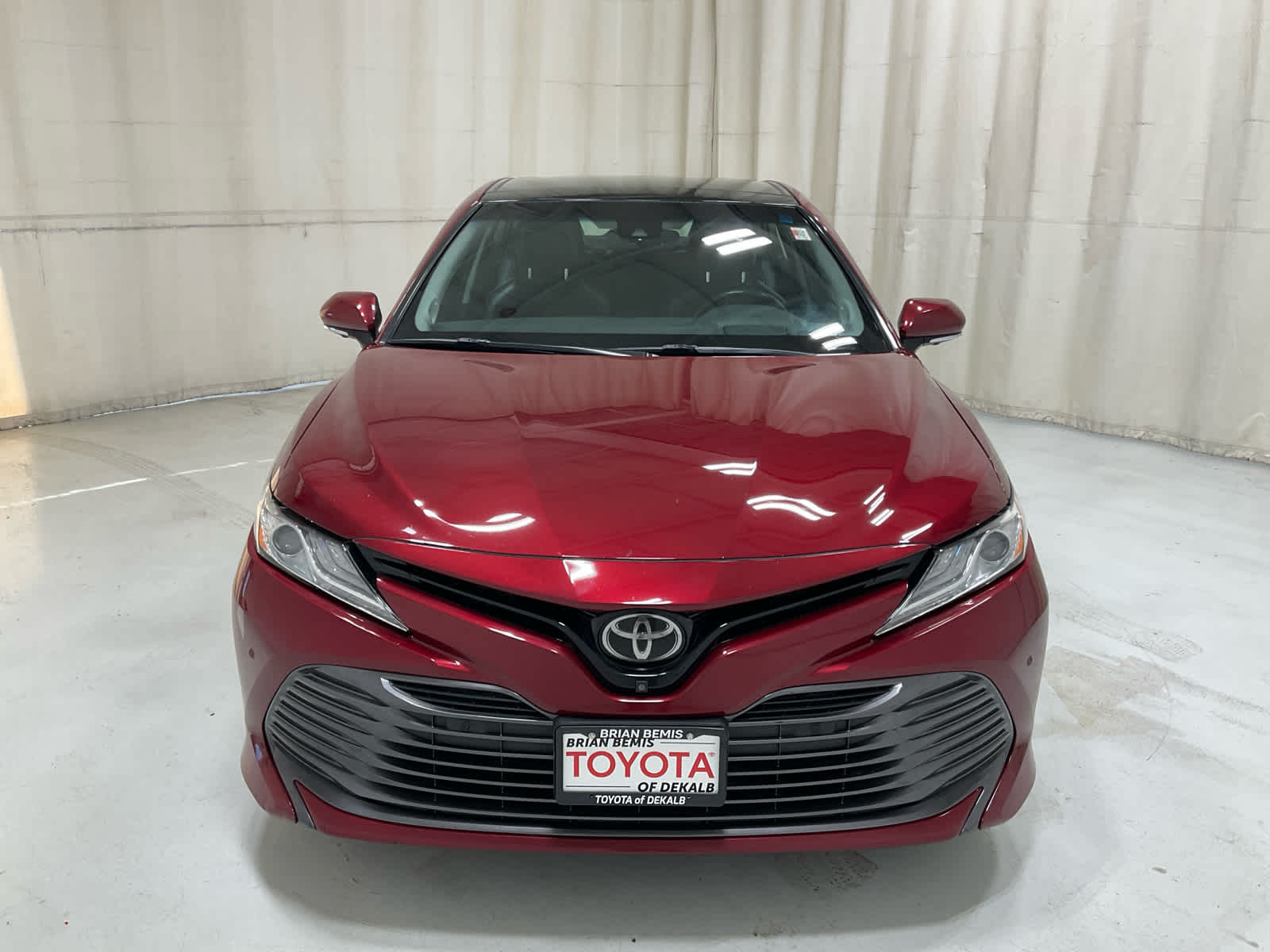 Used 2018 Toyota Camry XLE with VIN 4T1B11HK3JU551966 for sale in DeKalb, IL