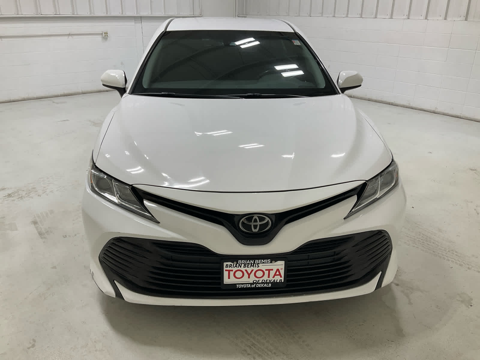 Used 2018 Toyota Camry LE with VIN 4T1B11HK4JU594275 for sale in DeKalb, IL