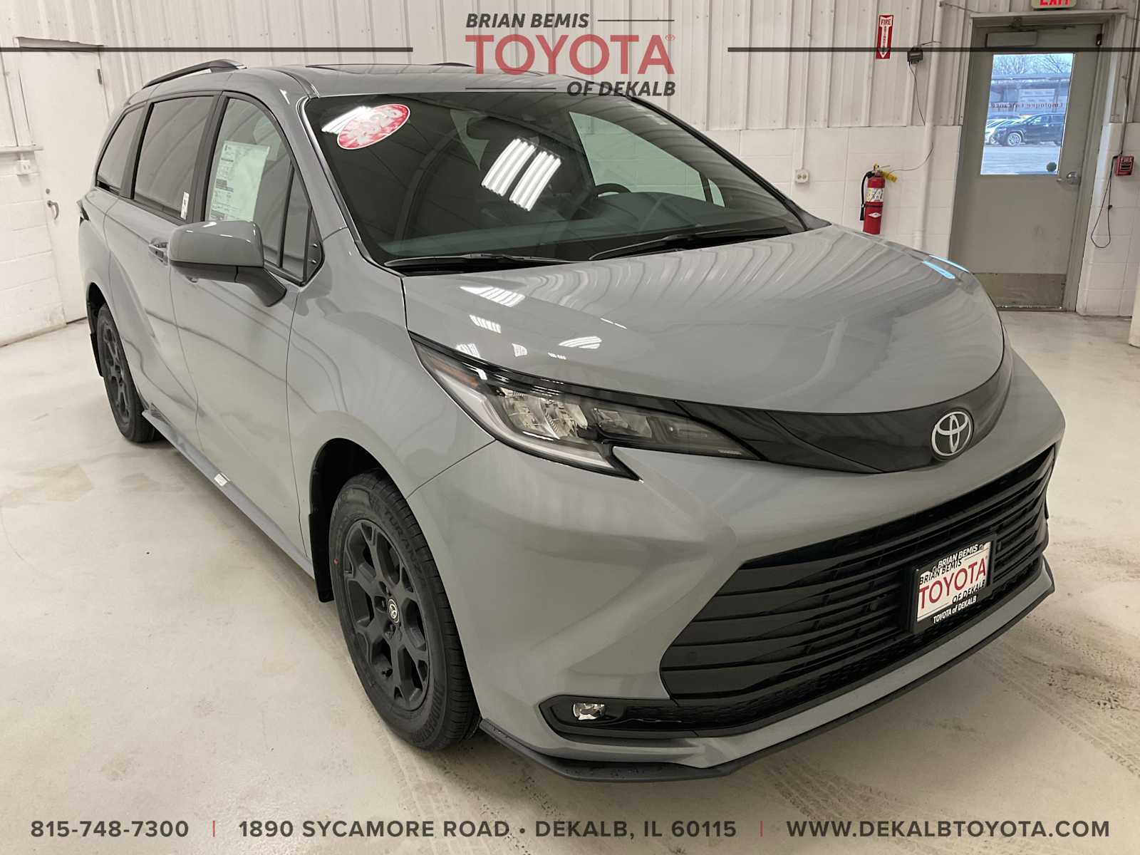 2026 Toyota Sienna Woodland Edition 7-Passenger AWD