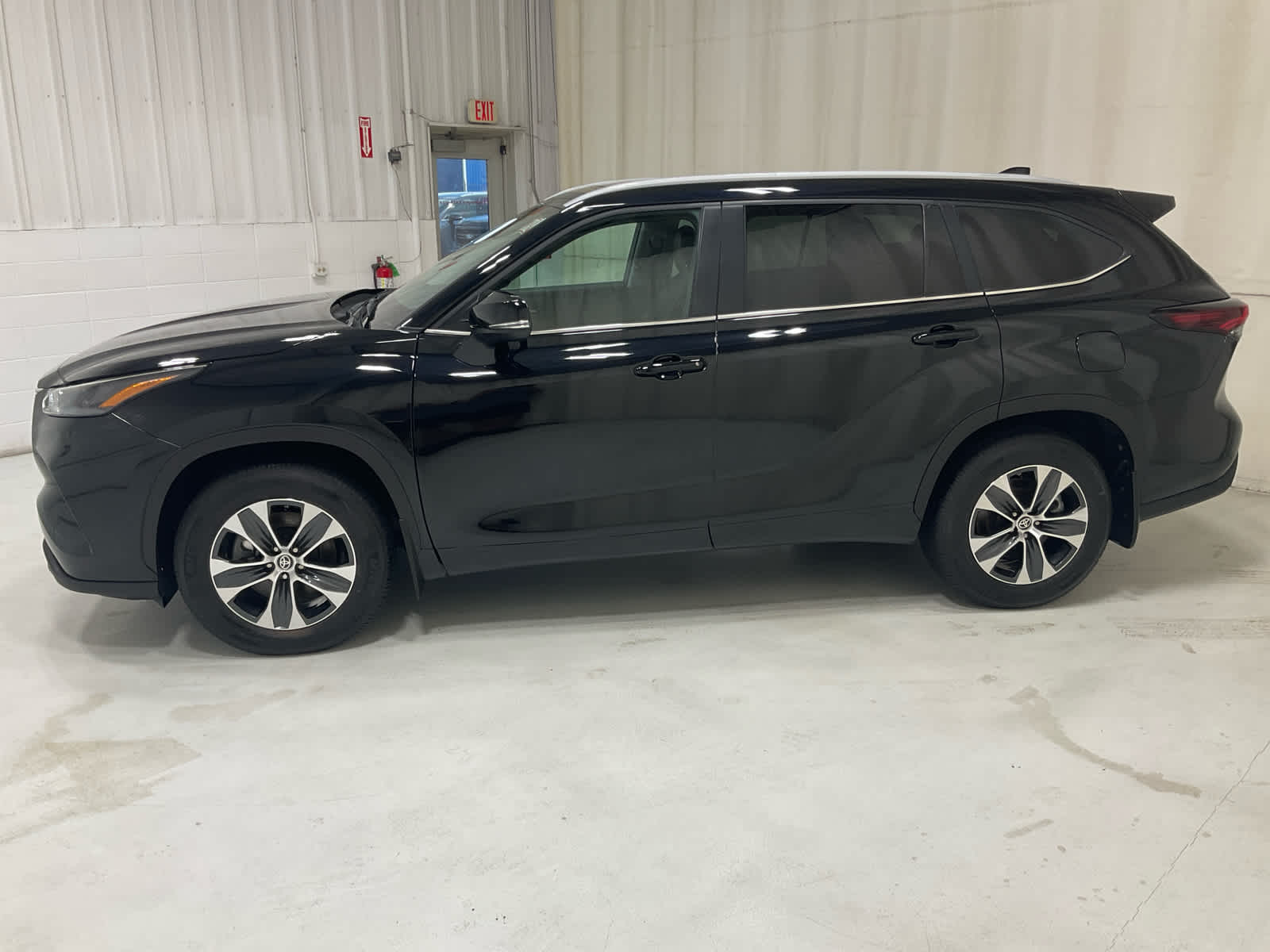 Used 2025 Toyota Highlander SUV
