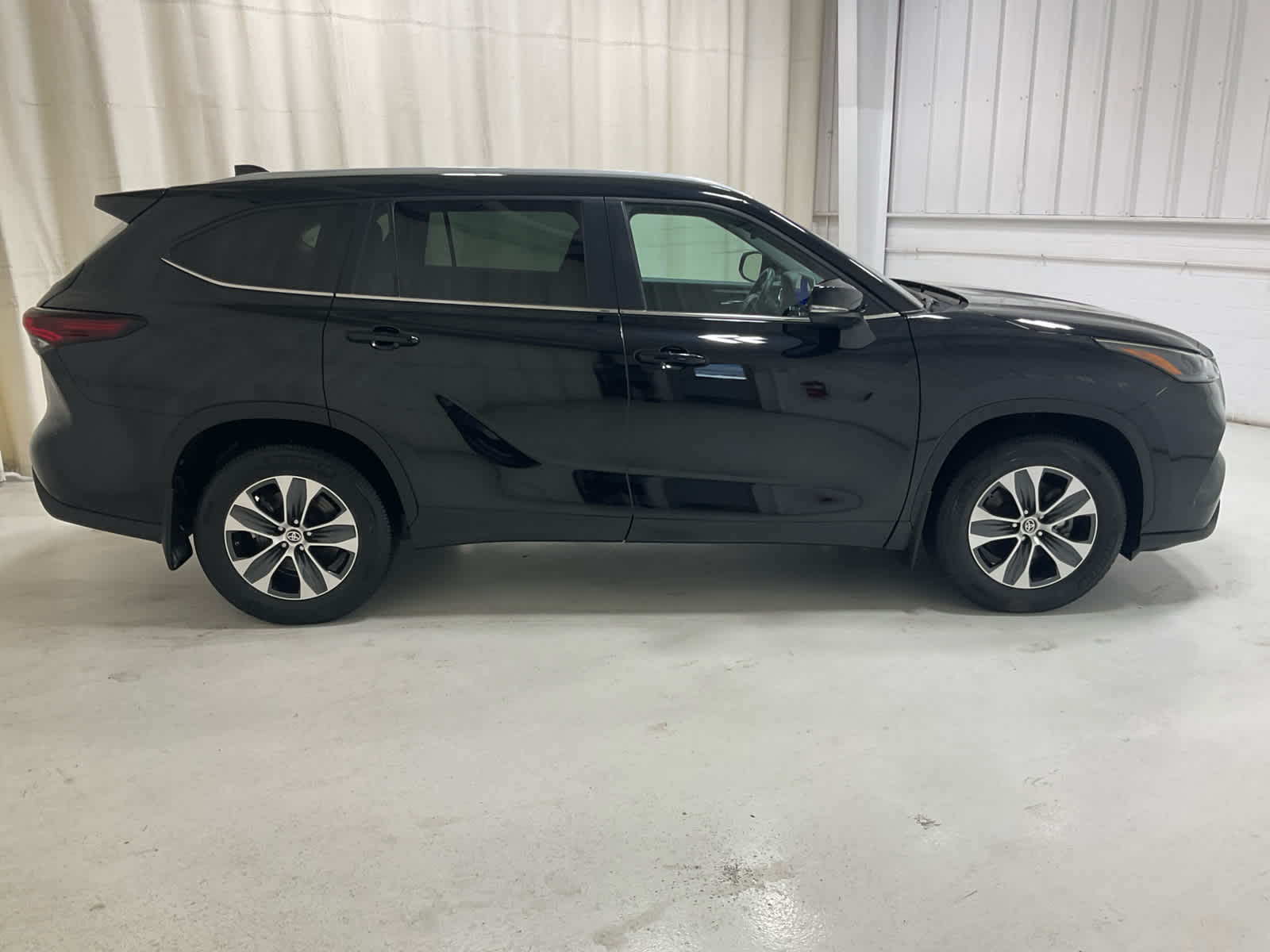 Used 2025 Toyota Highlander SUV