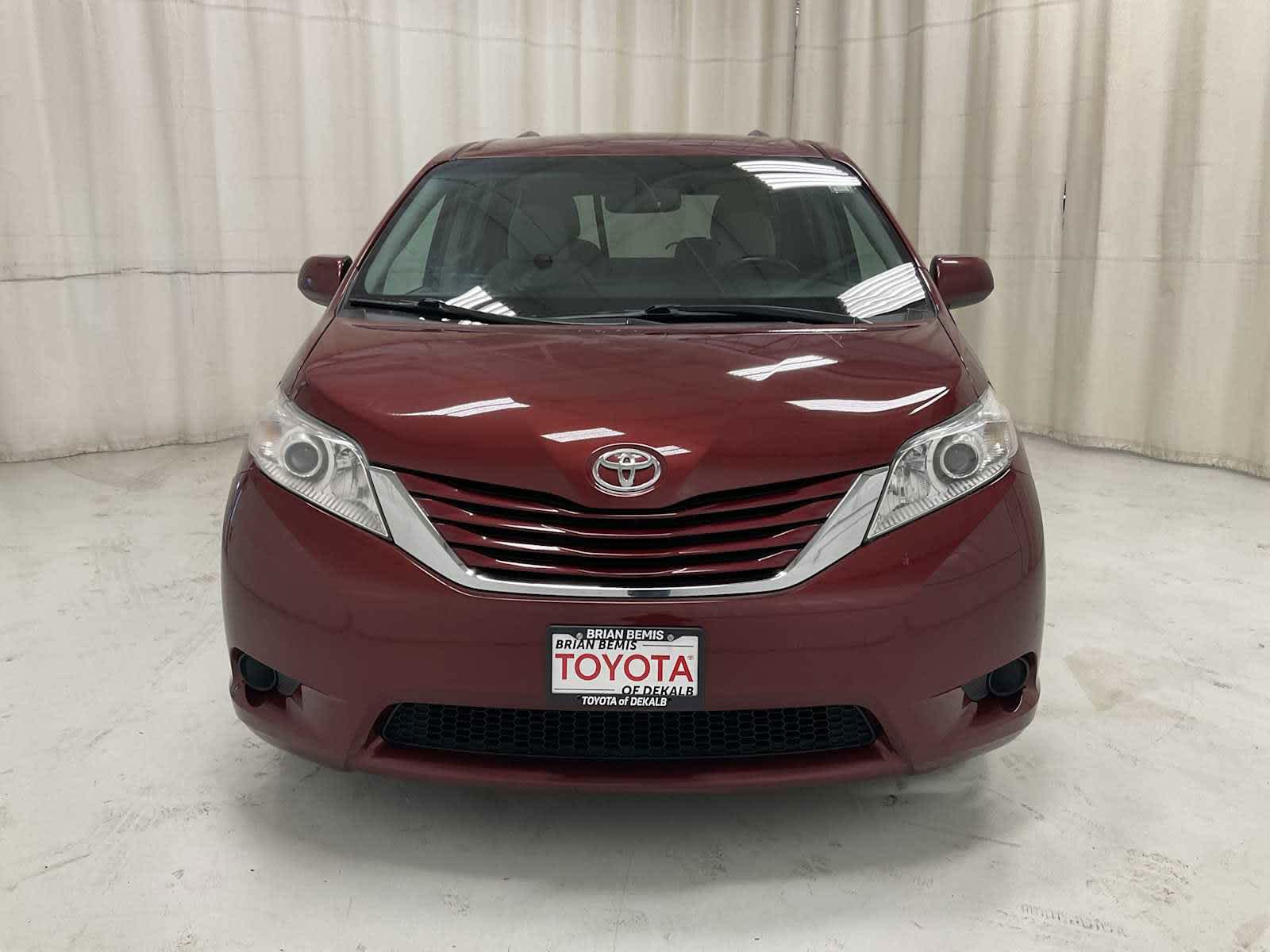 Used 2017 Toyota Sienna LE with VIN 5TDKZ3DC5HS821608 for sale in DeKalb, IL