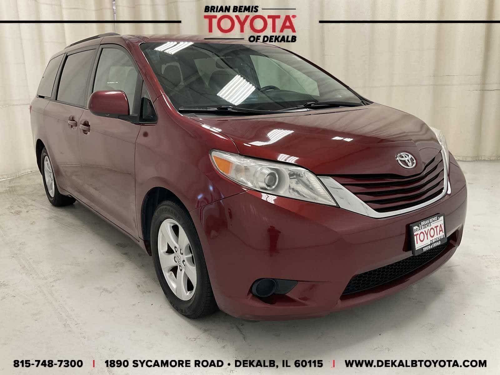 2017 Toyota Sienna LE 7-Passenger Auto Access Seat FWD