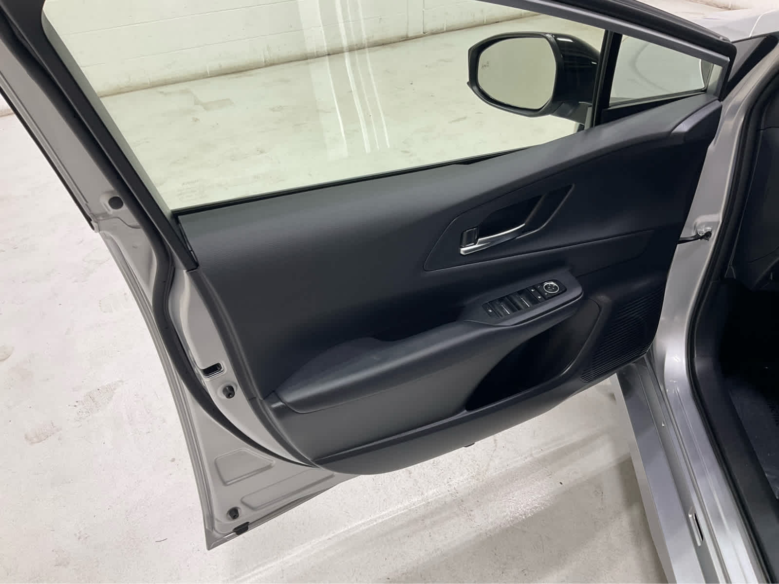 2026 Toyota Prius Plug-in Hybrid XSE - Photo 10