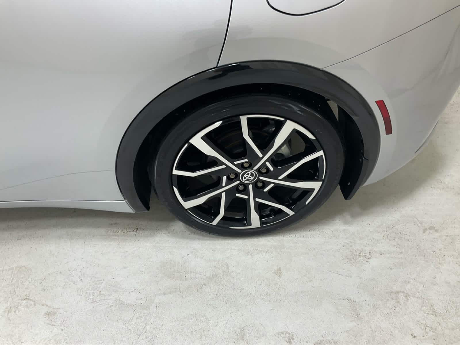 2026 Toyota Prius Plug-in Hybrid XSE - Photo 28
