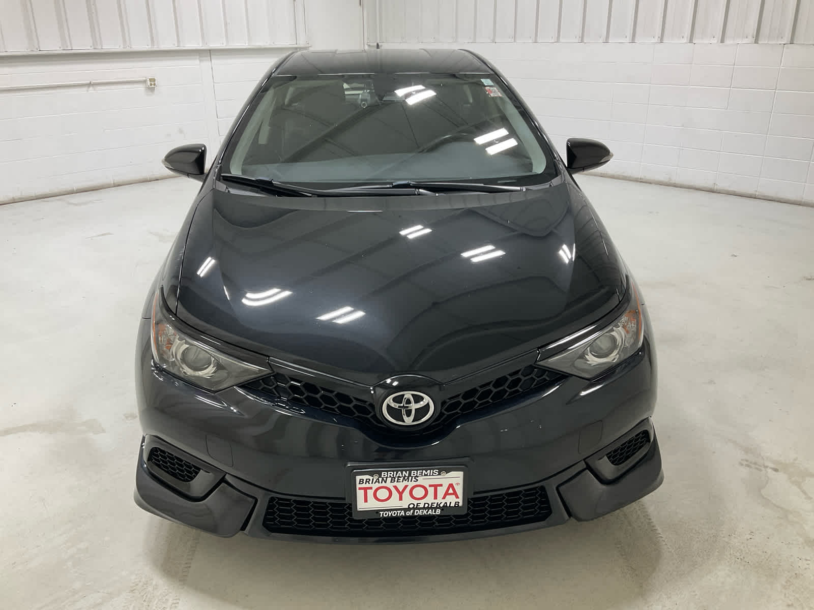 Certified 2018 Toyota Corolla iM Base with VIN JTNKARJE6JJ570628 for sale in DeKalb, IL