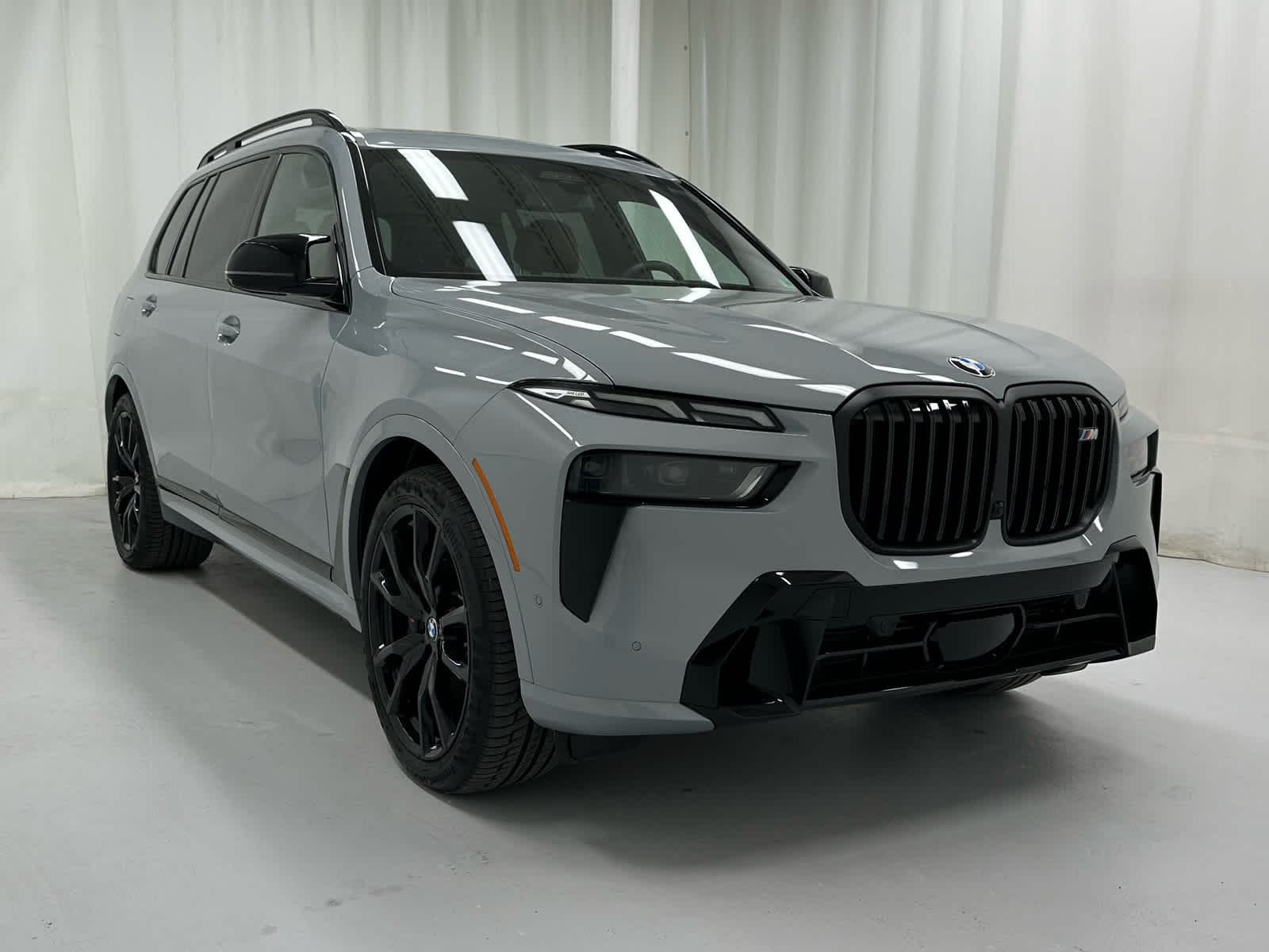 2026 BMW X7 M60i AWD