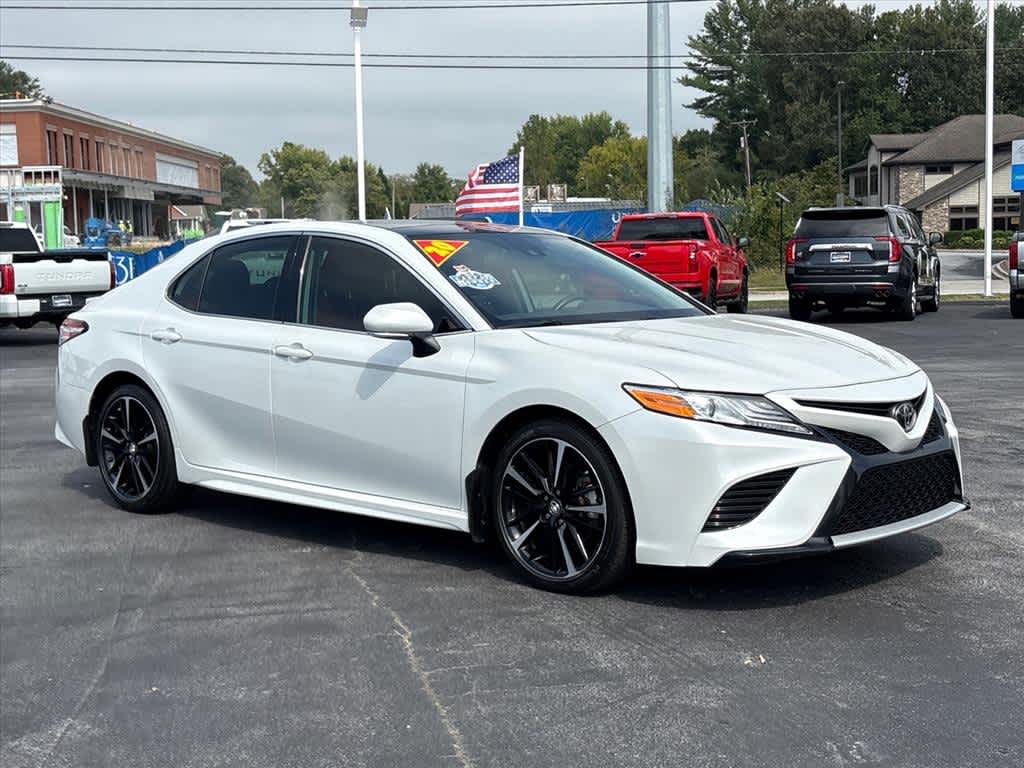 White (Wind Chill Pearl) 2020 Toyota Camry Sedan Front-Wheel Drive 8-Speed Automatic