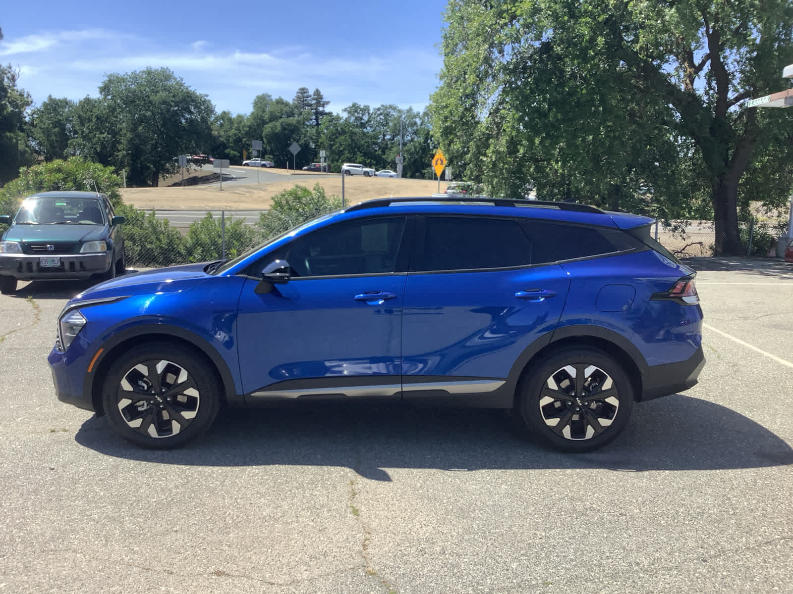 View vehicle photo 4