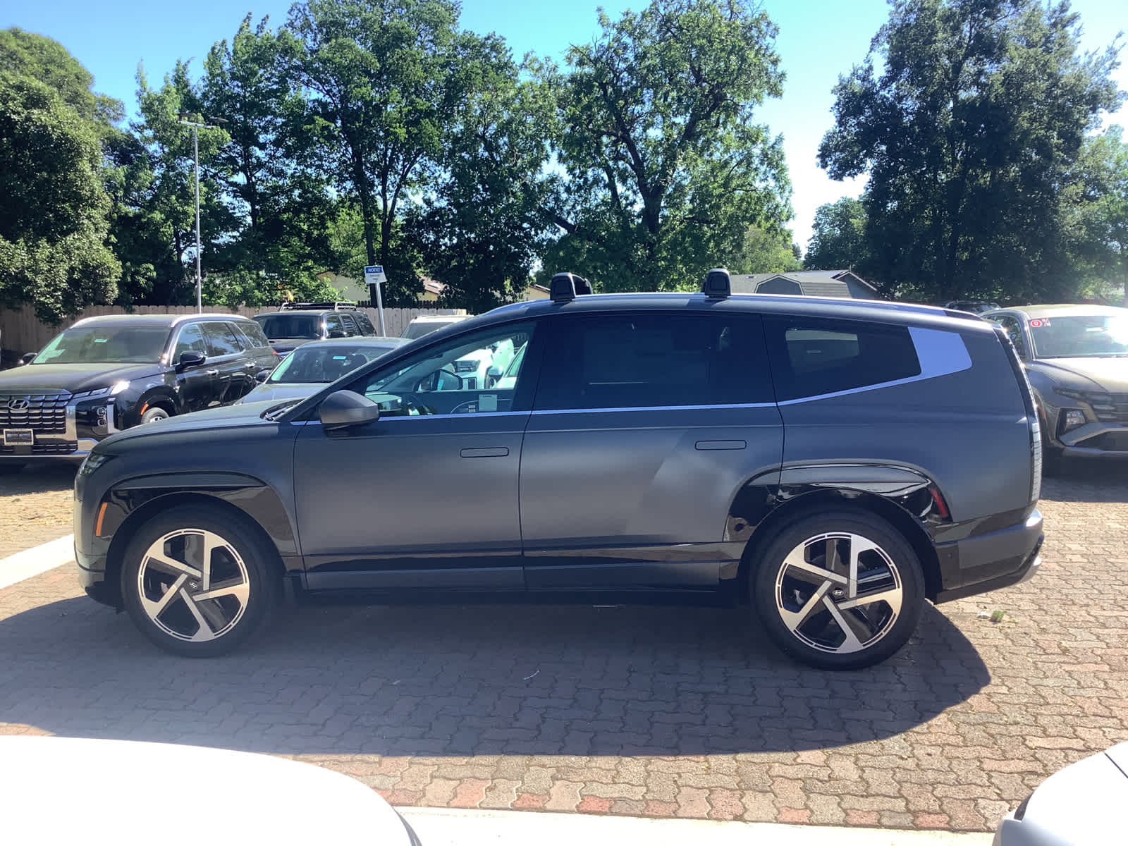 View vehicle photo 4