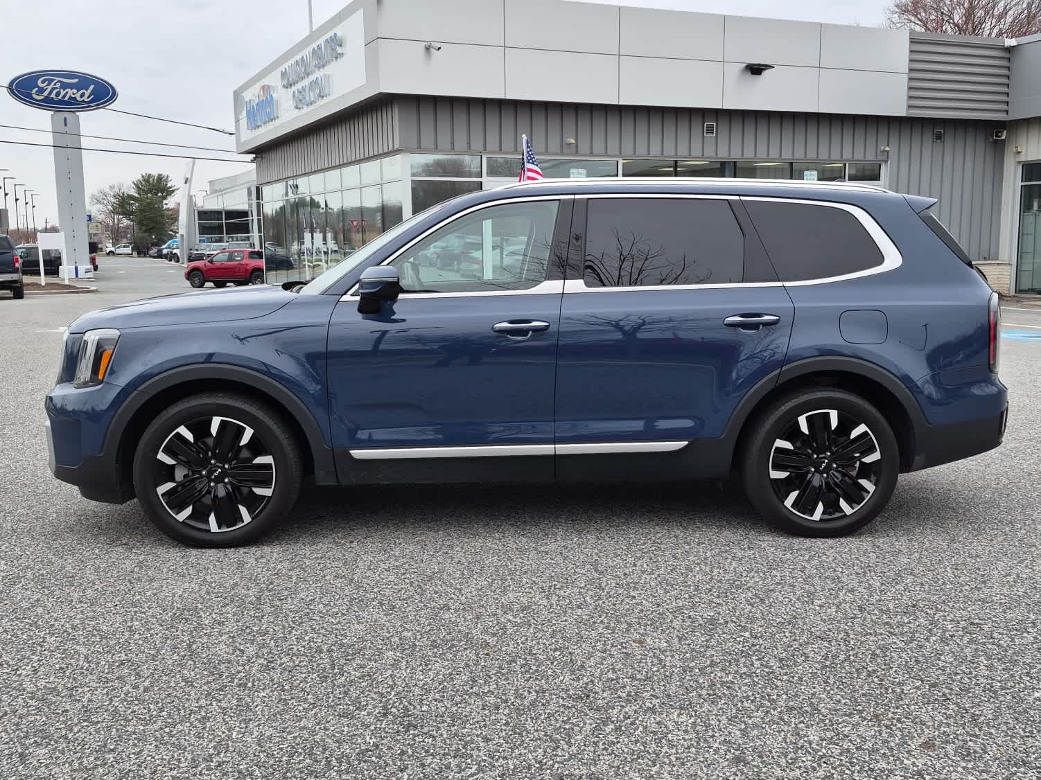 View vehicle photo 5