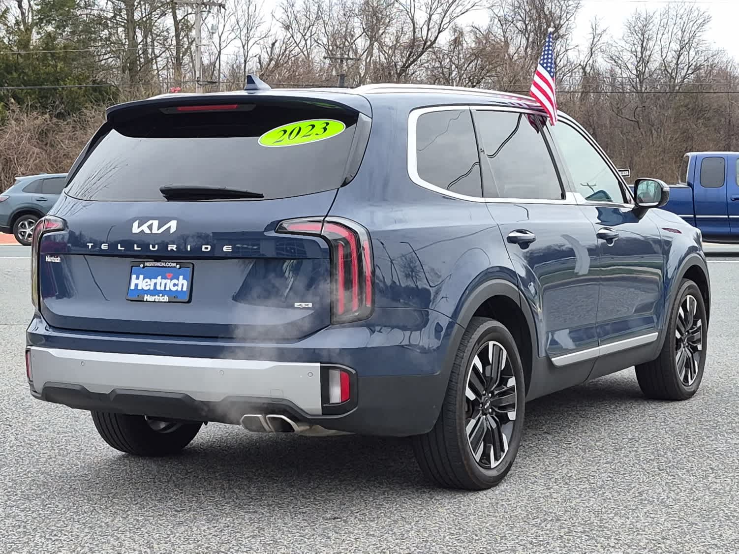 View vehicle photo 3
