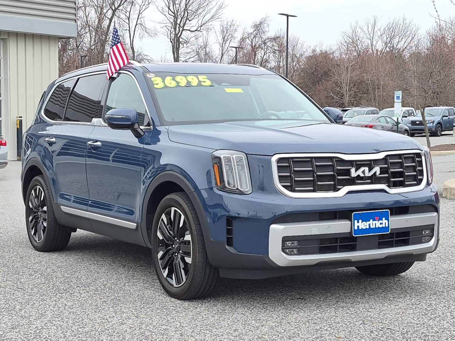 View vehicle photo 2