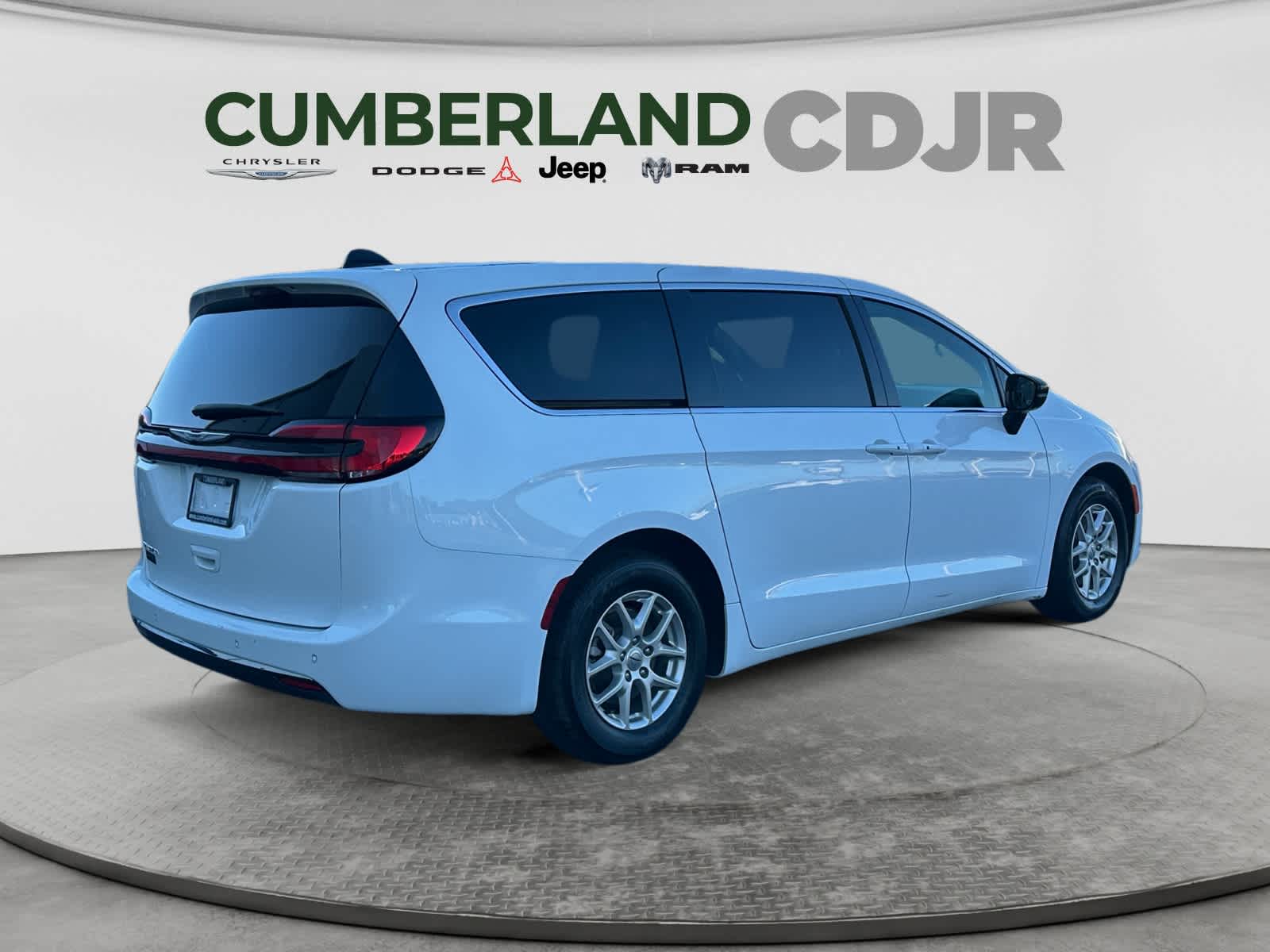 Used 2025 Chrysler Pacifica Van