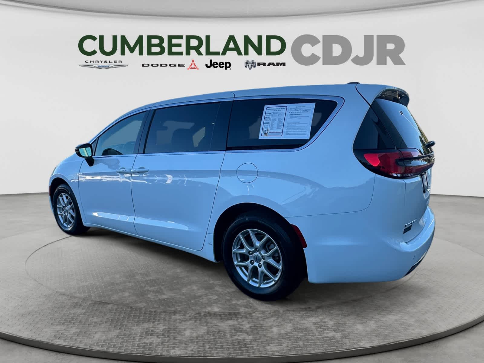 Used 2025 Chrysler Pacifica Van