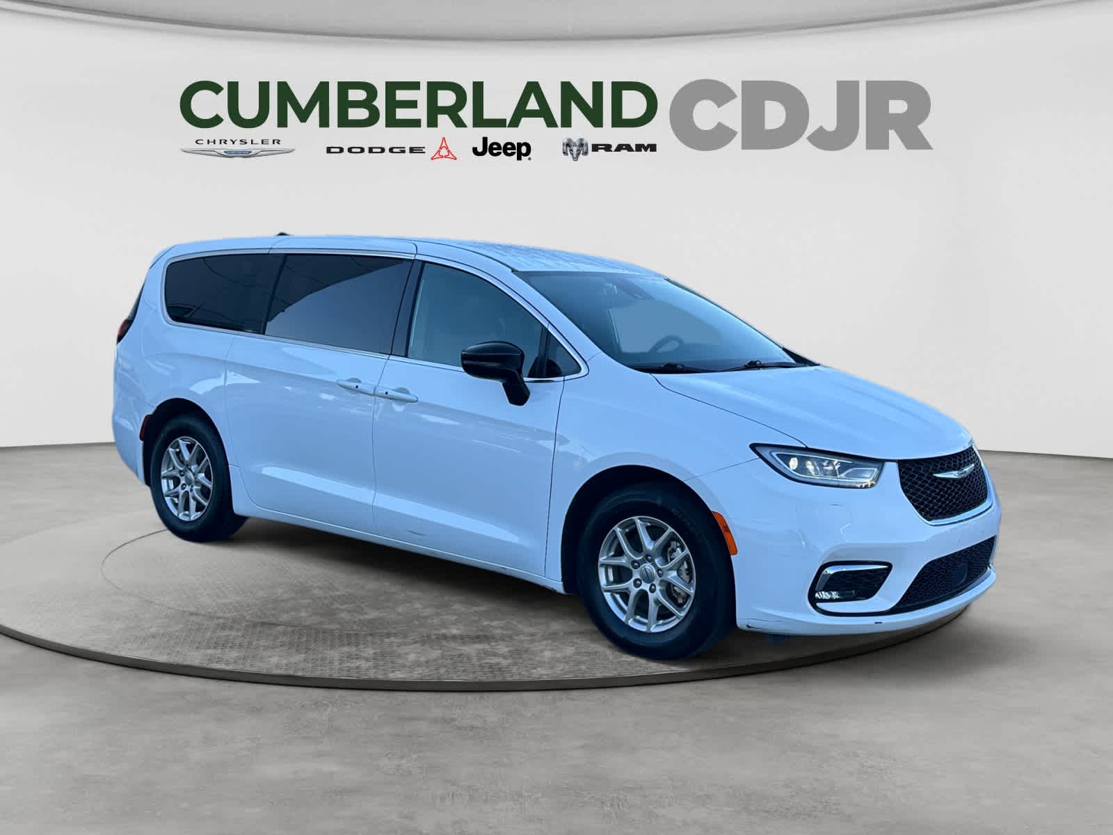 Used 2025 Chrysler Pacifica Van