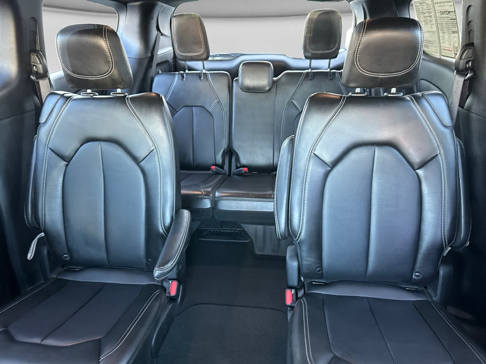 Used 2025 Chrysler Pacifica Van