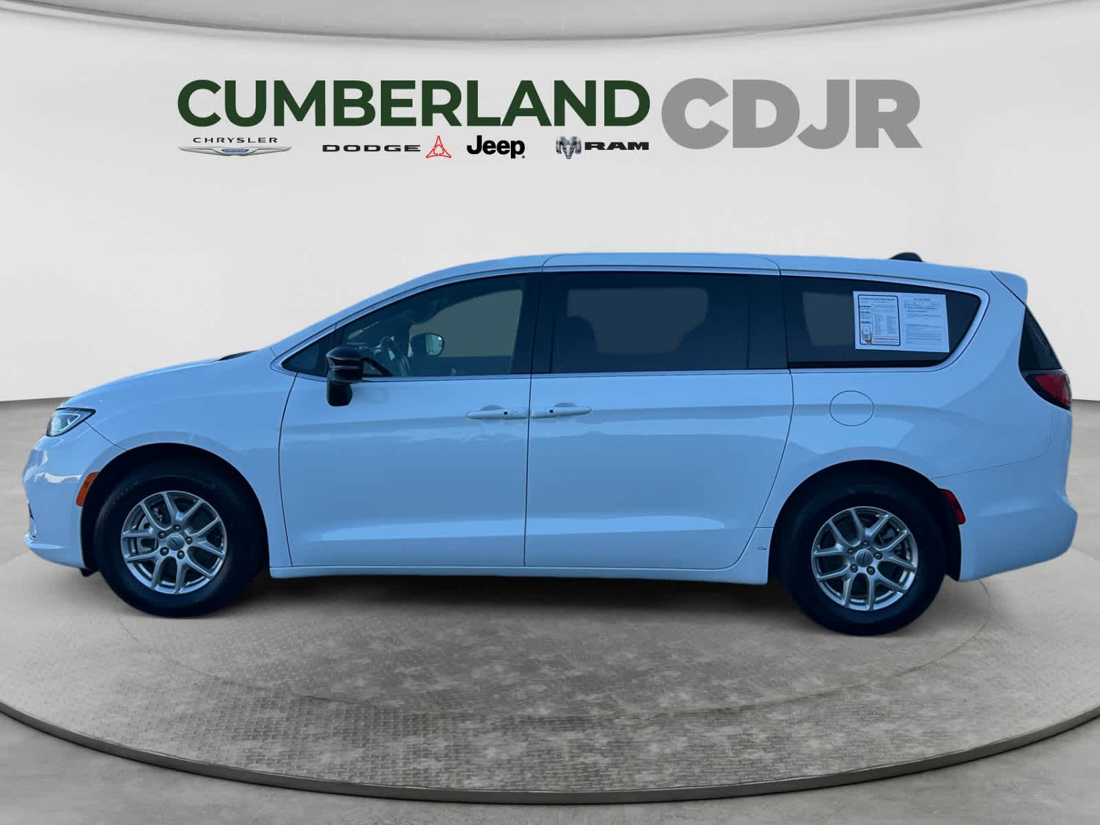 Used 2025 Chrysler Pacifica Van