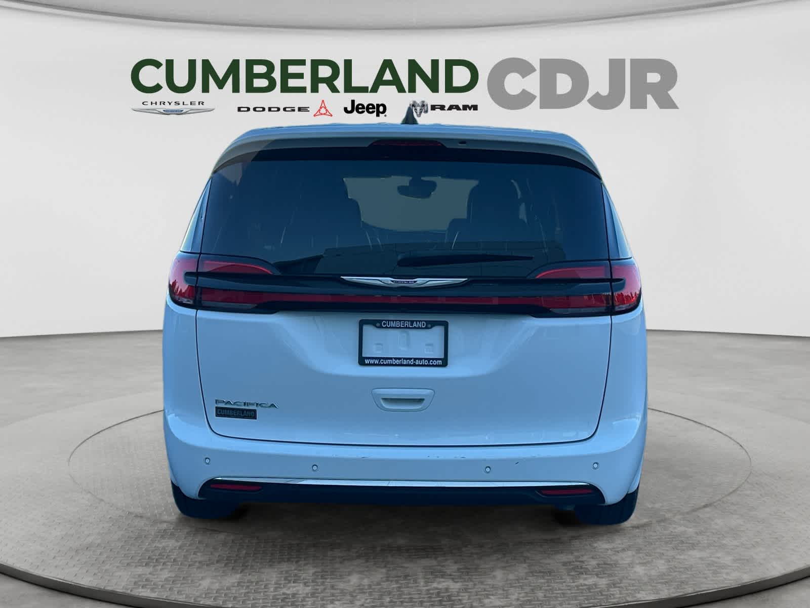 Used 2025 Chrysler Pacifica Van