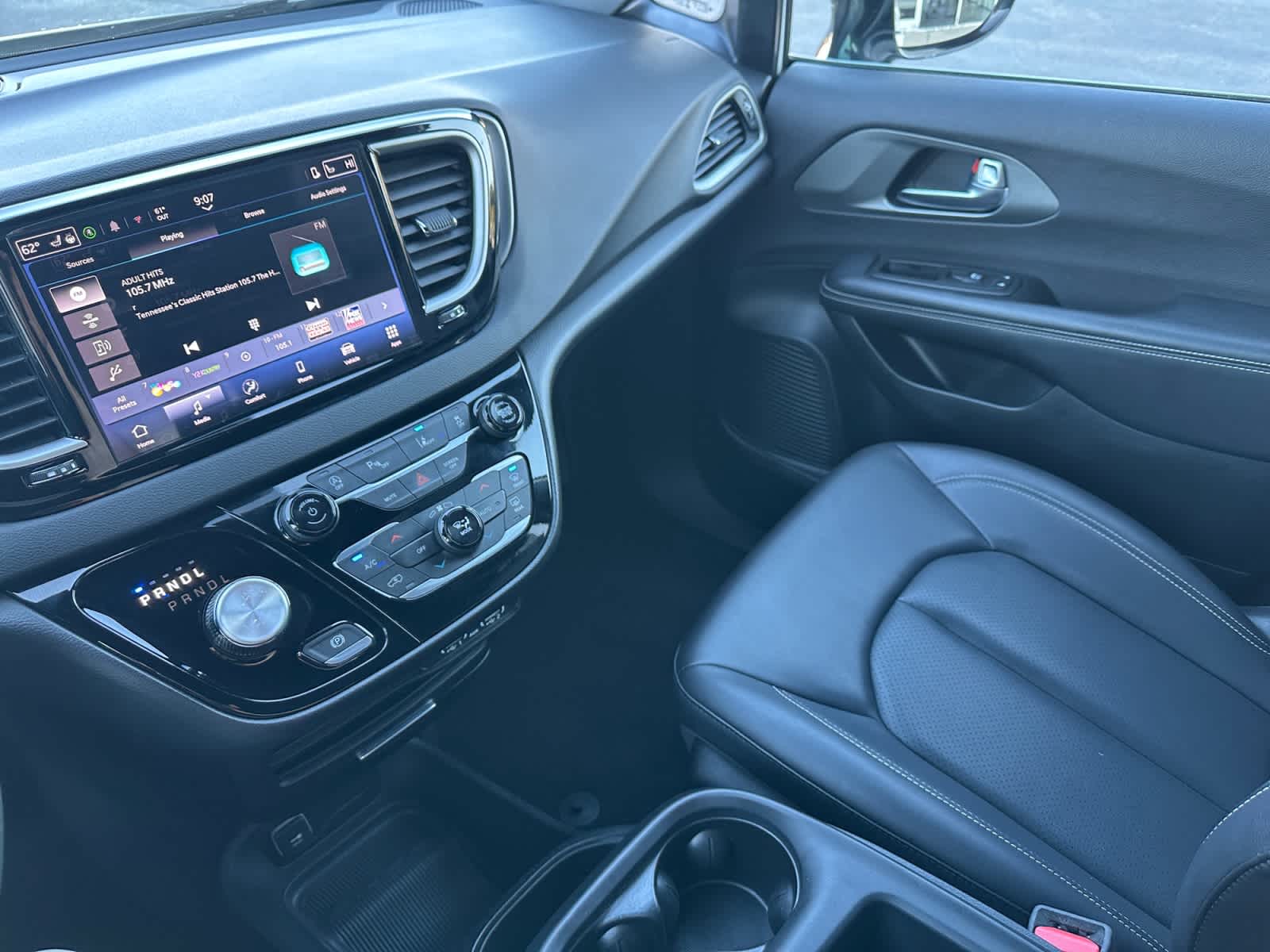 Used 2025 Chrysler Pacifica Van