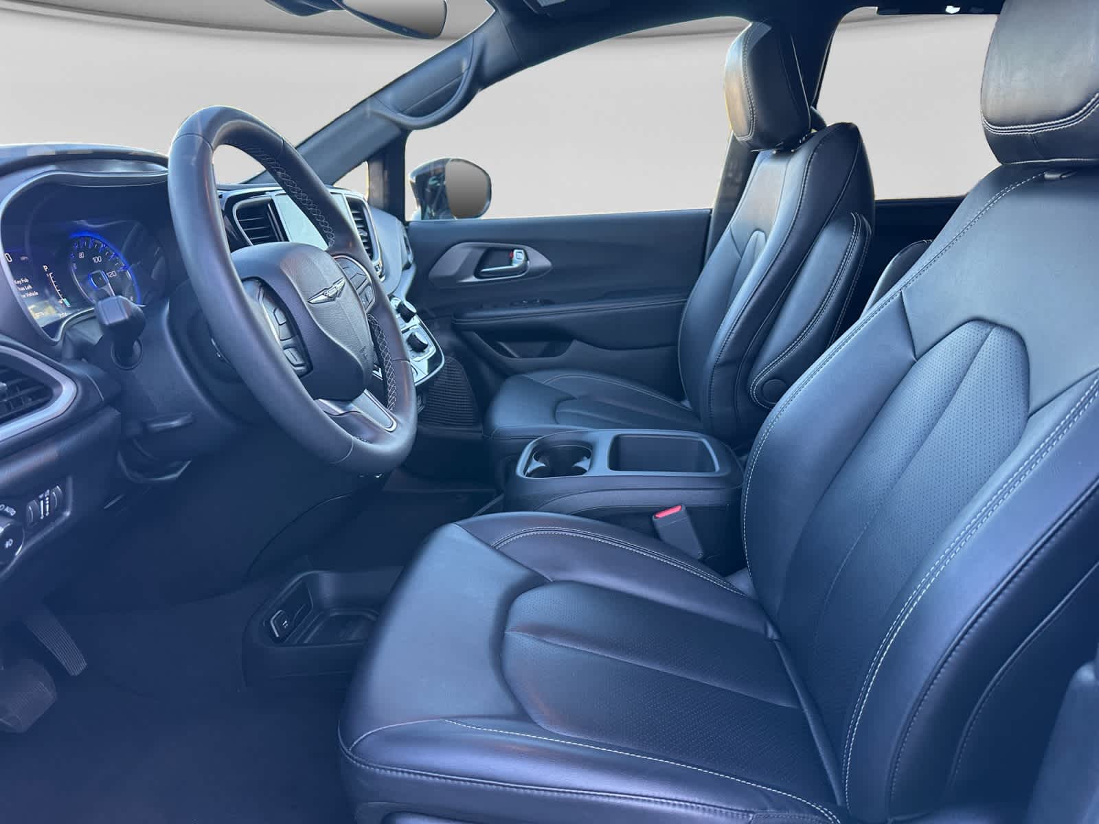 Used 2025 Chrysler Pacifica Van
