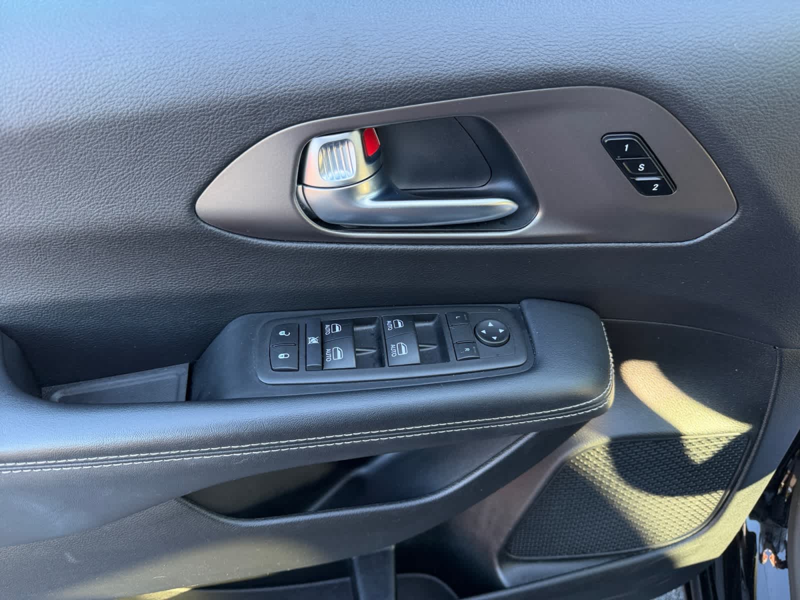 Used 2025 Chrysler Pacifica Van