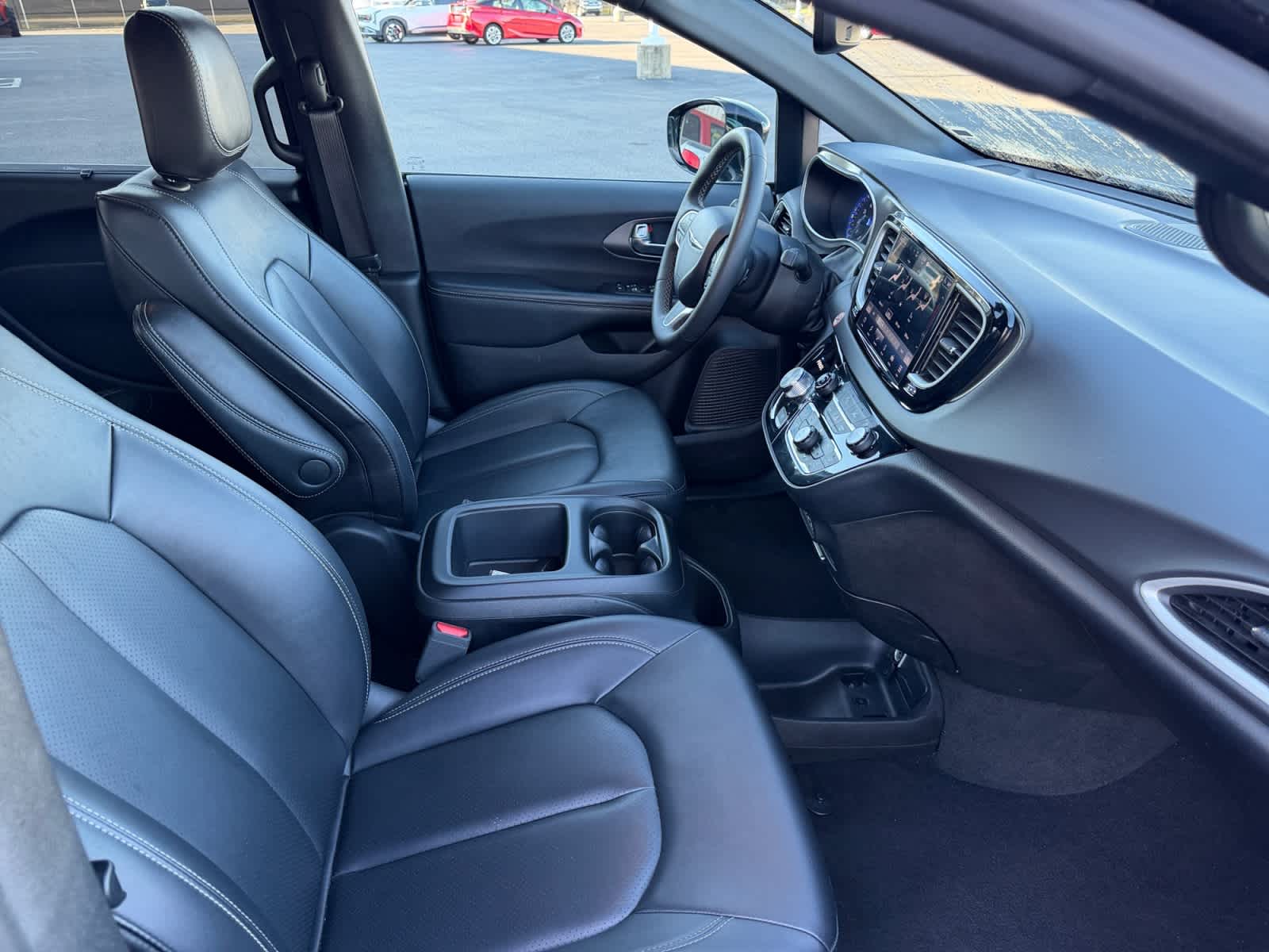 Used 2025 Chrysler Pacifica Van