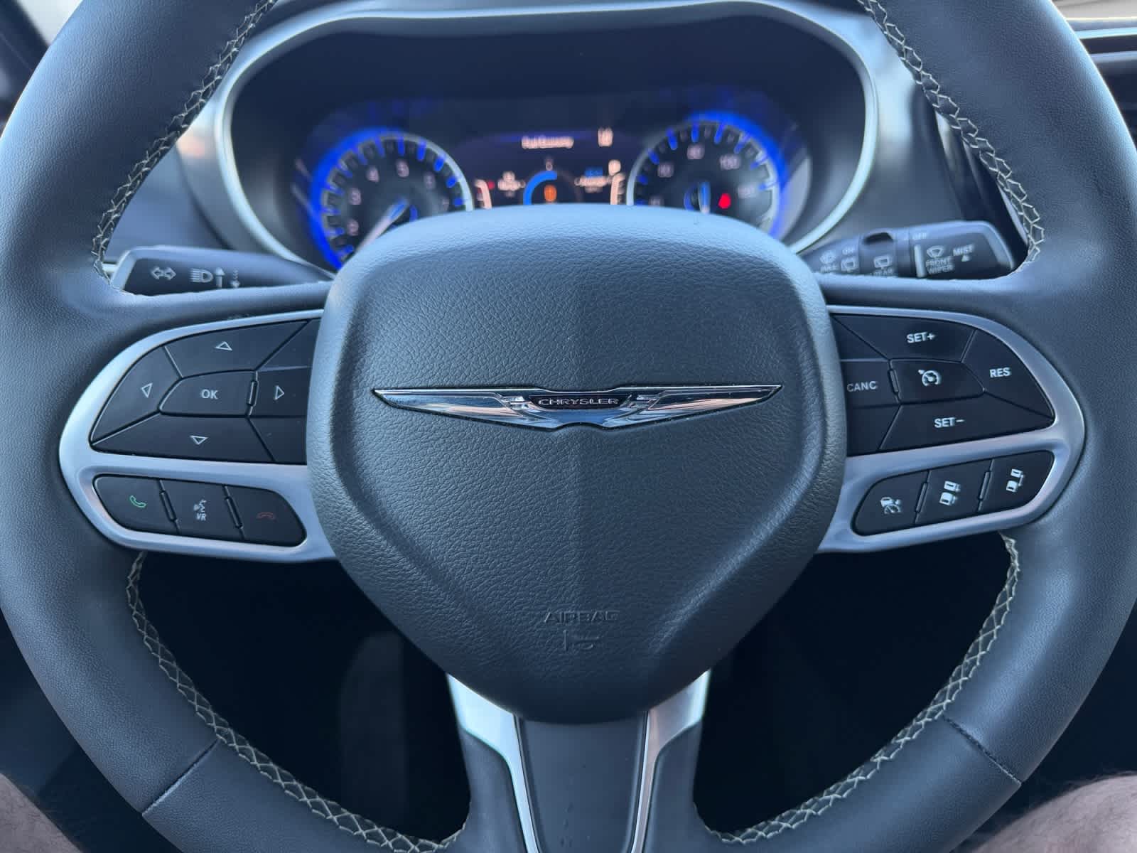 Used 2025 Chrysler Pacifica Van