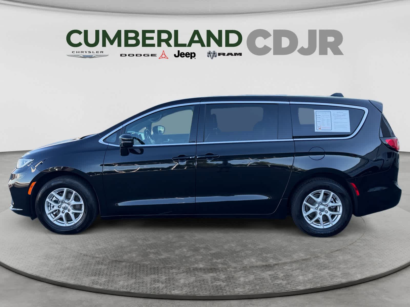 Used 2025 Chrysler Pacifica Van