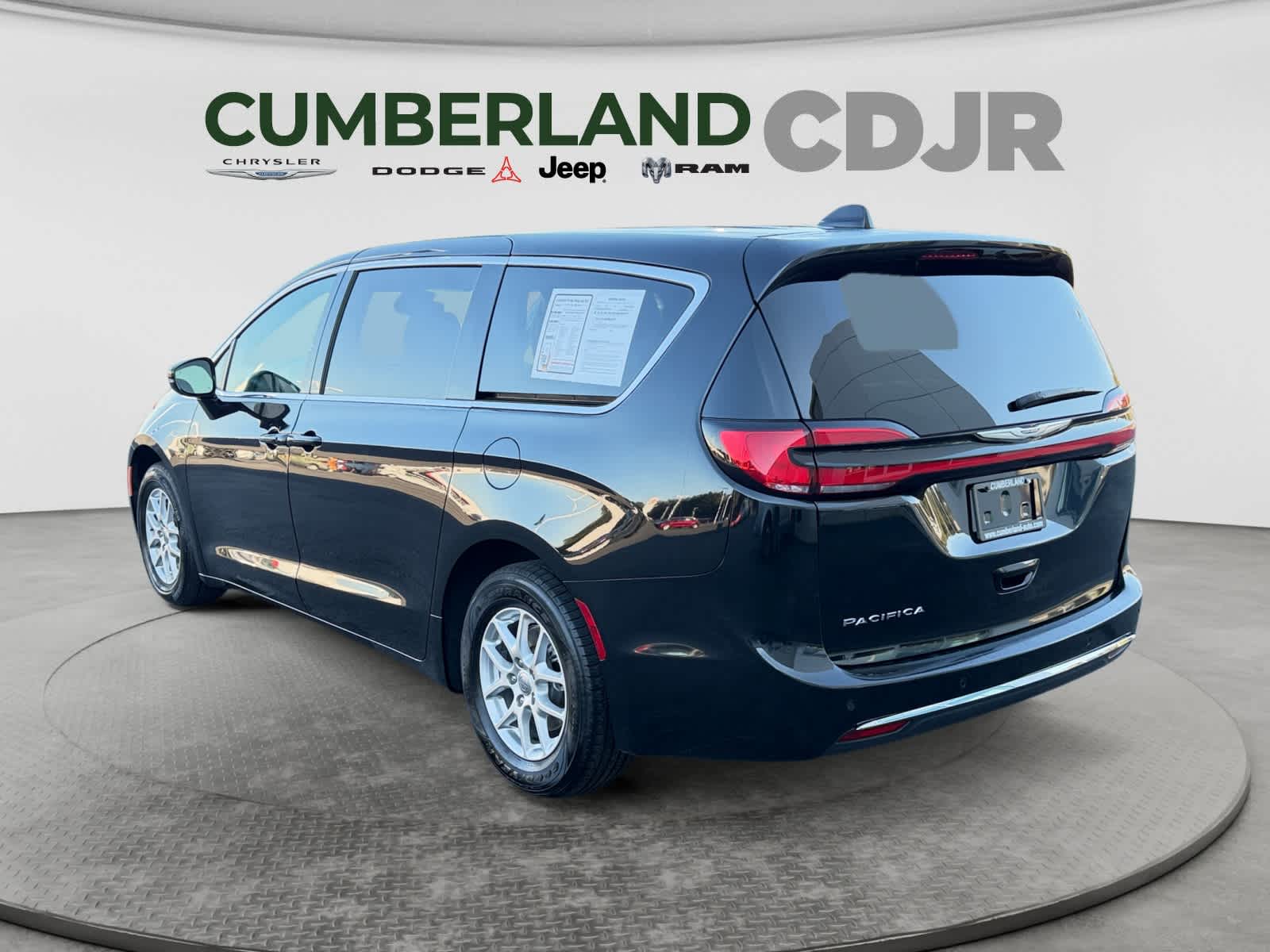Used 2025 Chrysler Pacifica Van