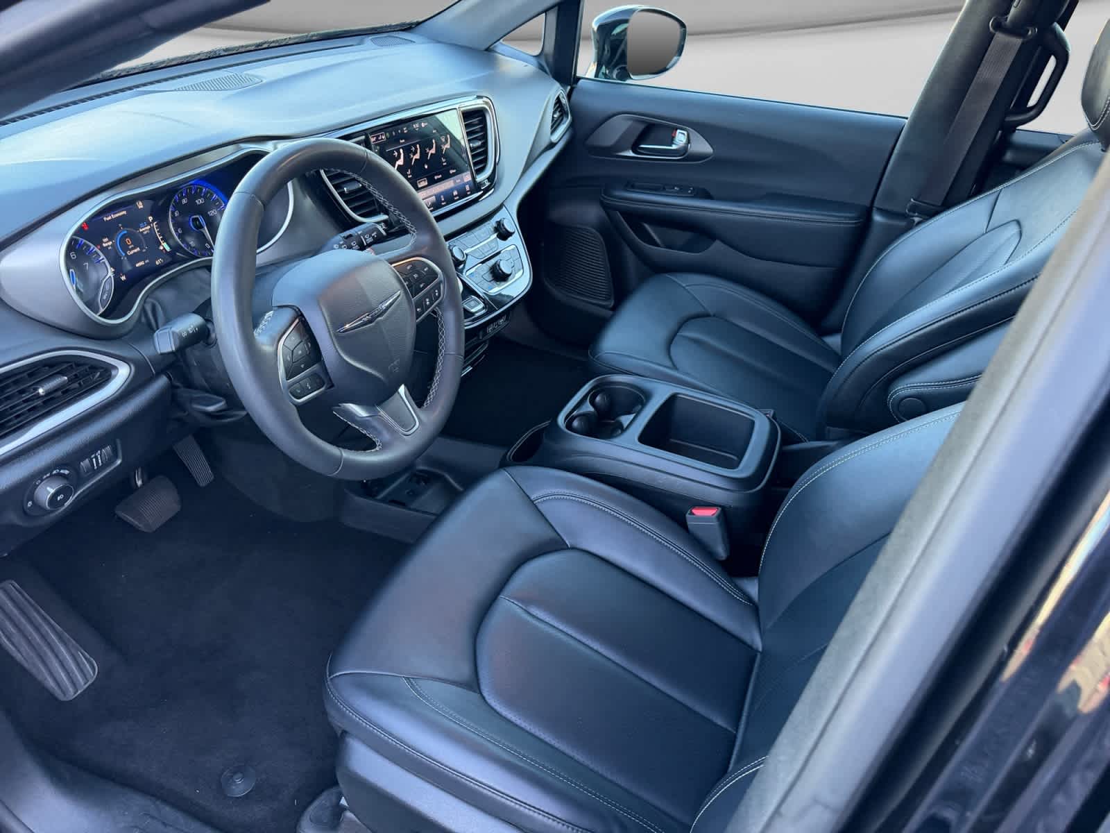 Used 2025 Chrysler Pacifica Van