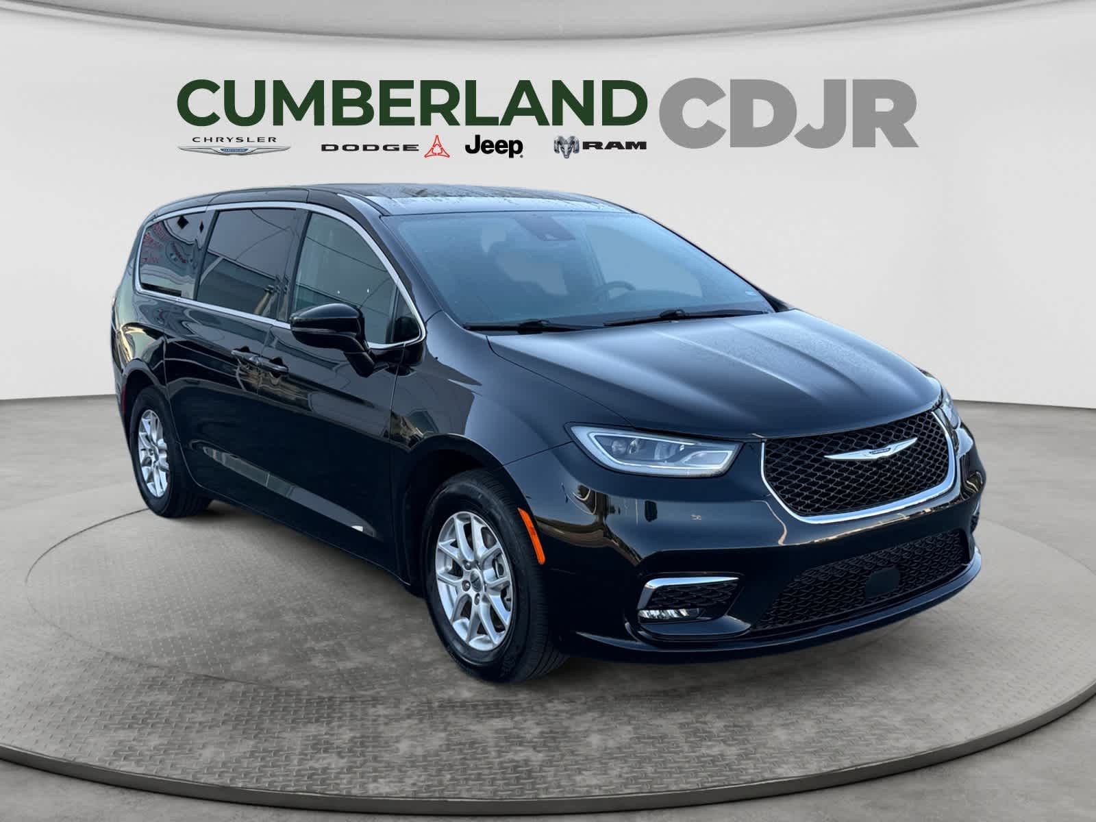 Used 2025 Chrysler Pacifica Van
