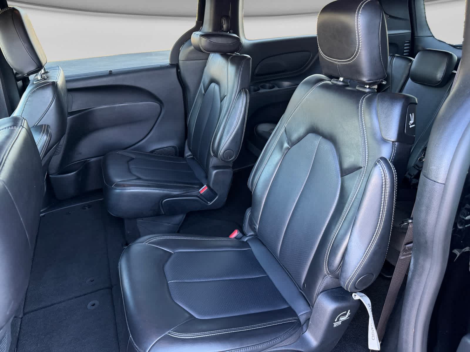 Used 2025 Chrysler Pacifica Van