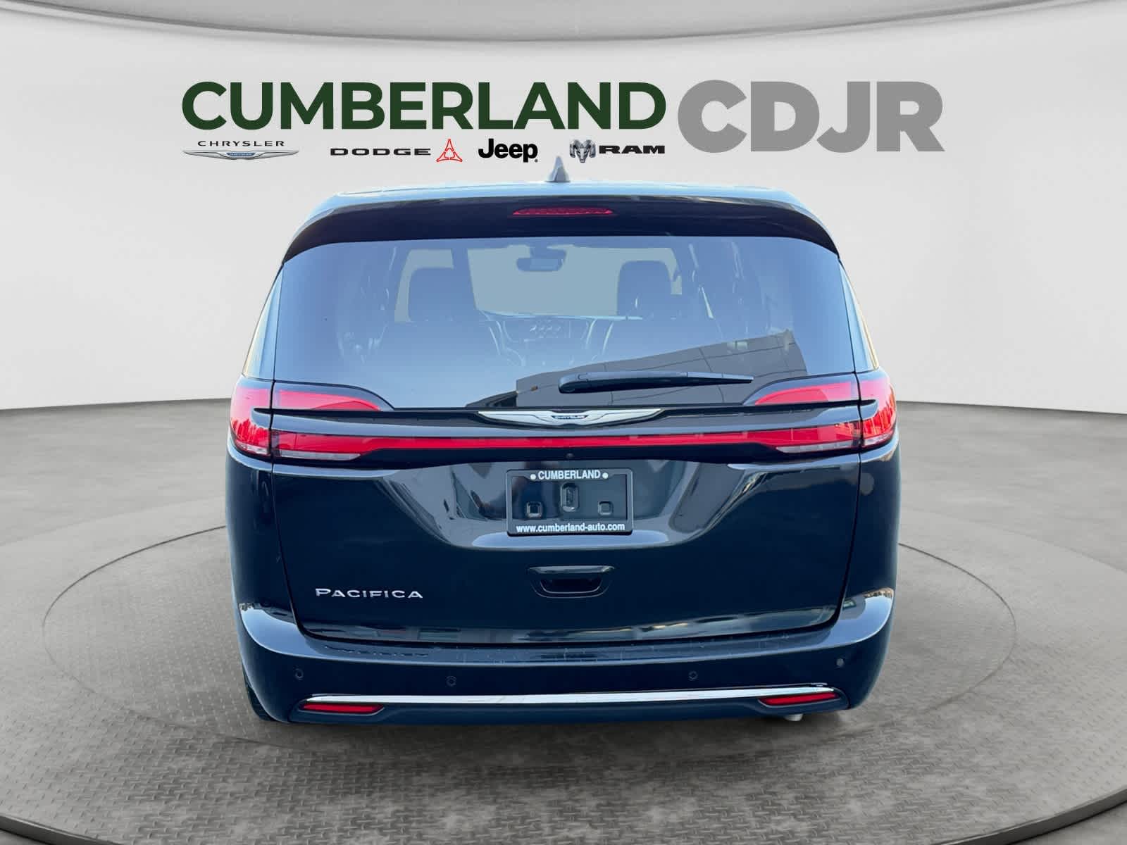 Used 2025 Chrysler Pacifica Van