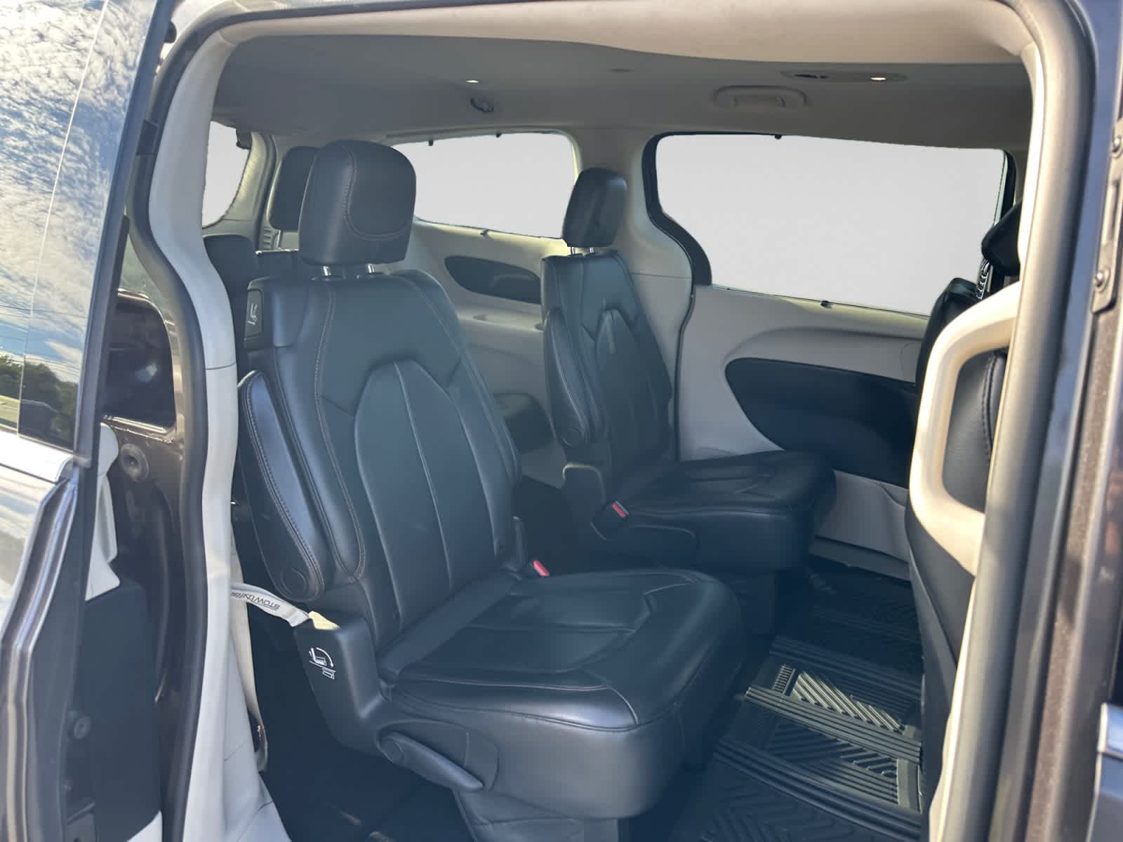 Used 2020 Chrysler Pacifica Van
