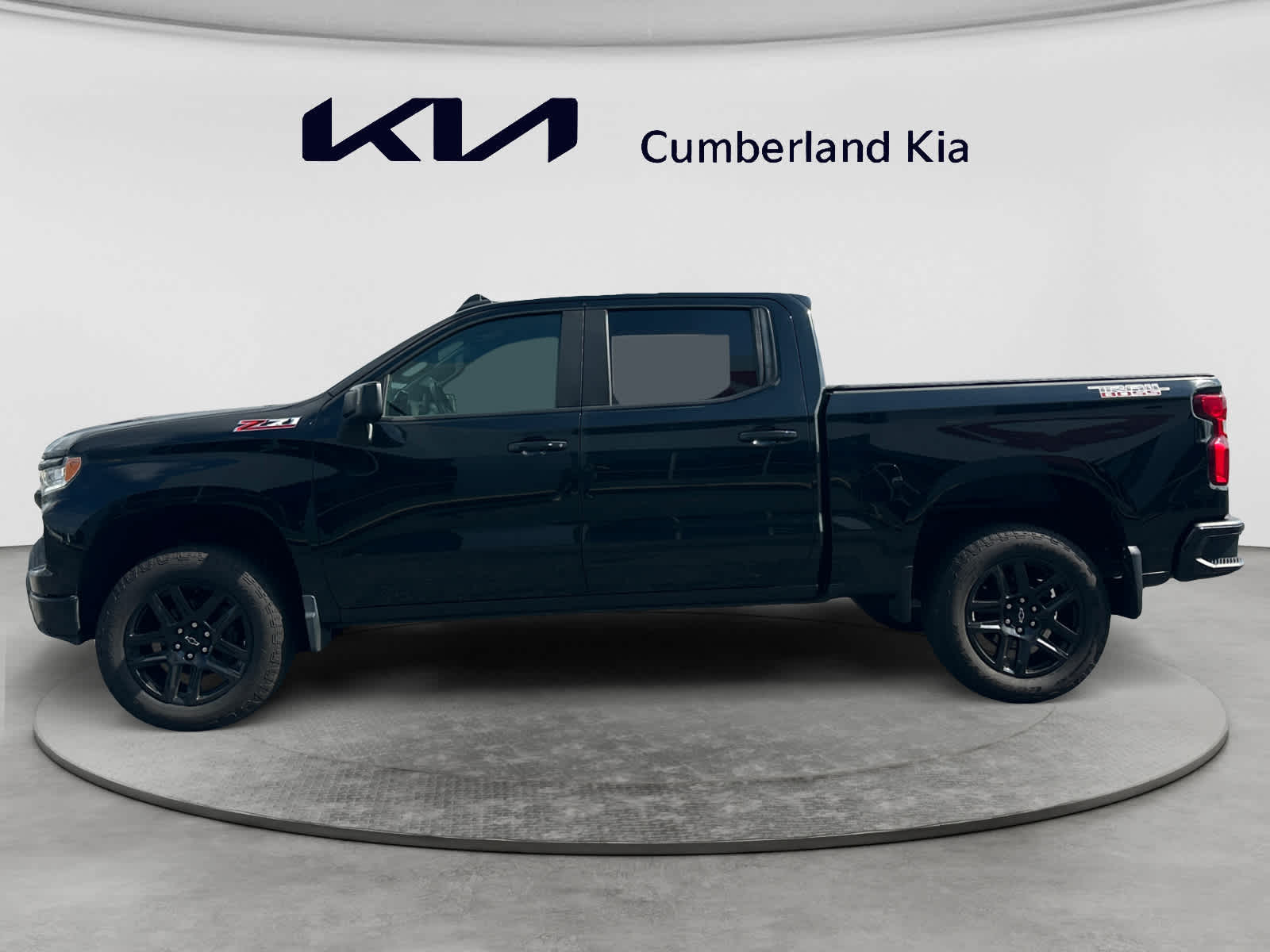 Black 2022 Chevrolet Silverado 1500 LT Trail Boss Crew Cab 4WD Pickup Truck Four-Wheel Drive 8-Speed Automatic