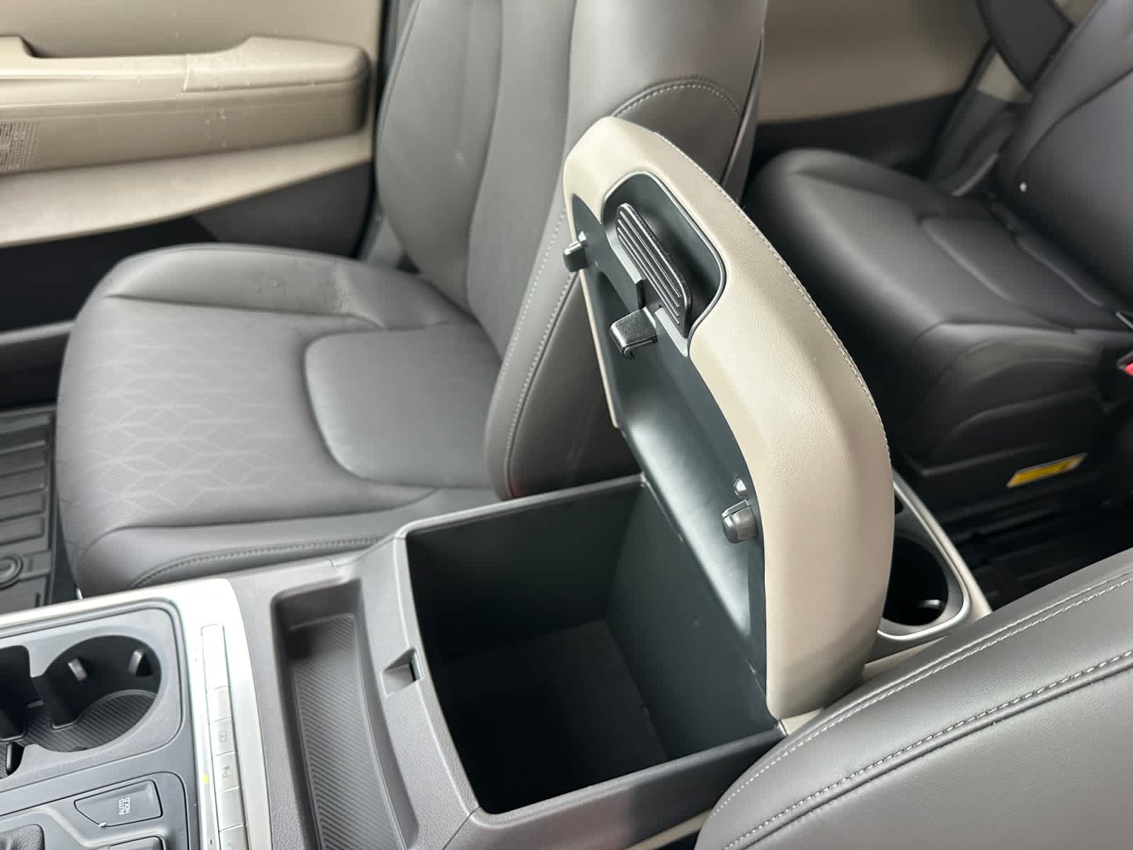 New 2027 Kia Carnival MPV Van